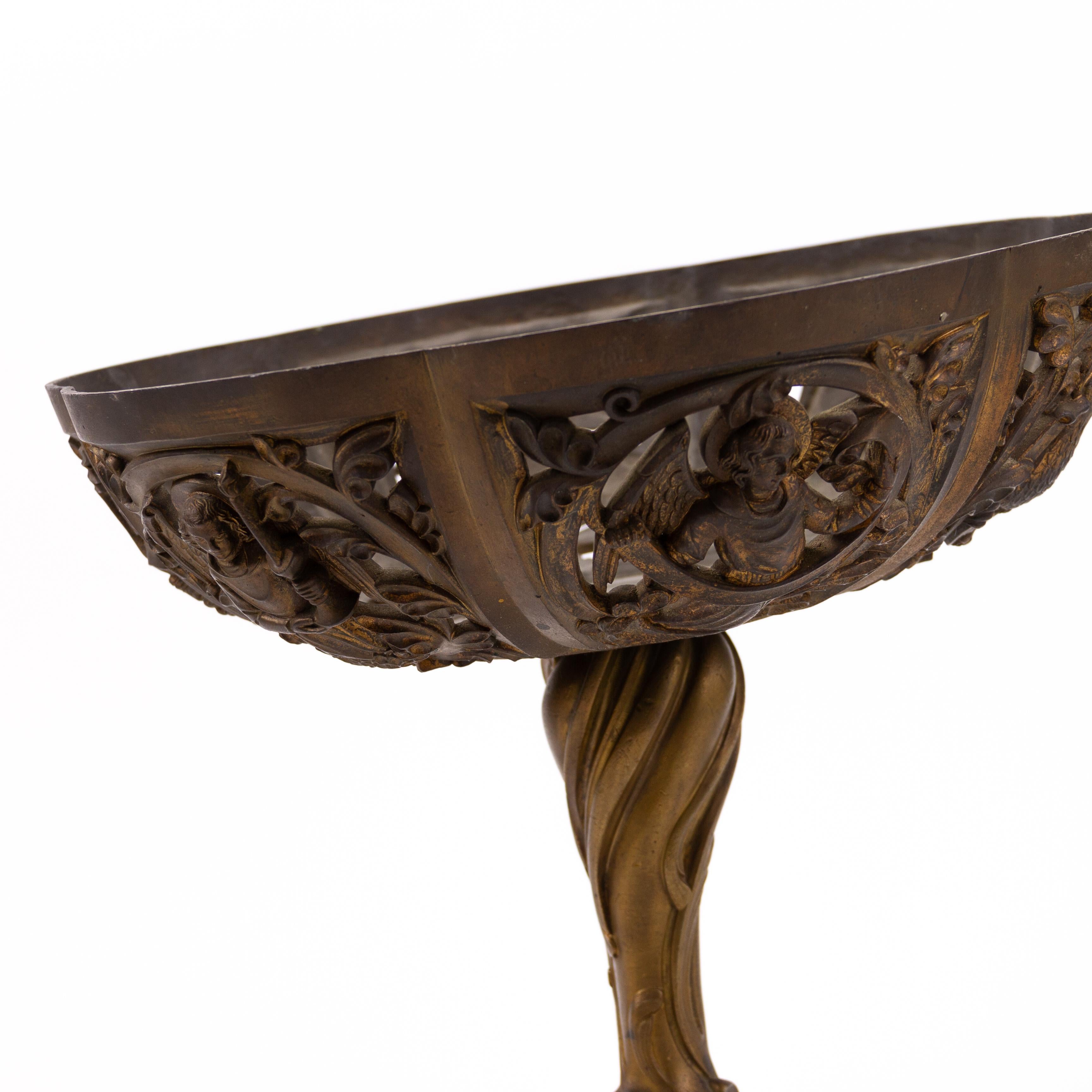 Les Saints Tazza religieux en bronze doré 19ème siècle en vente 1