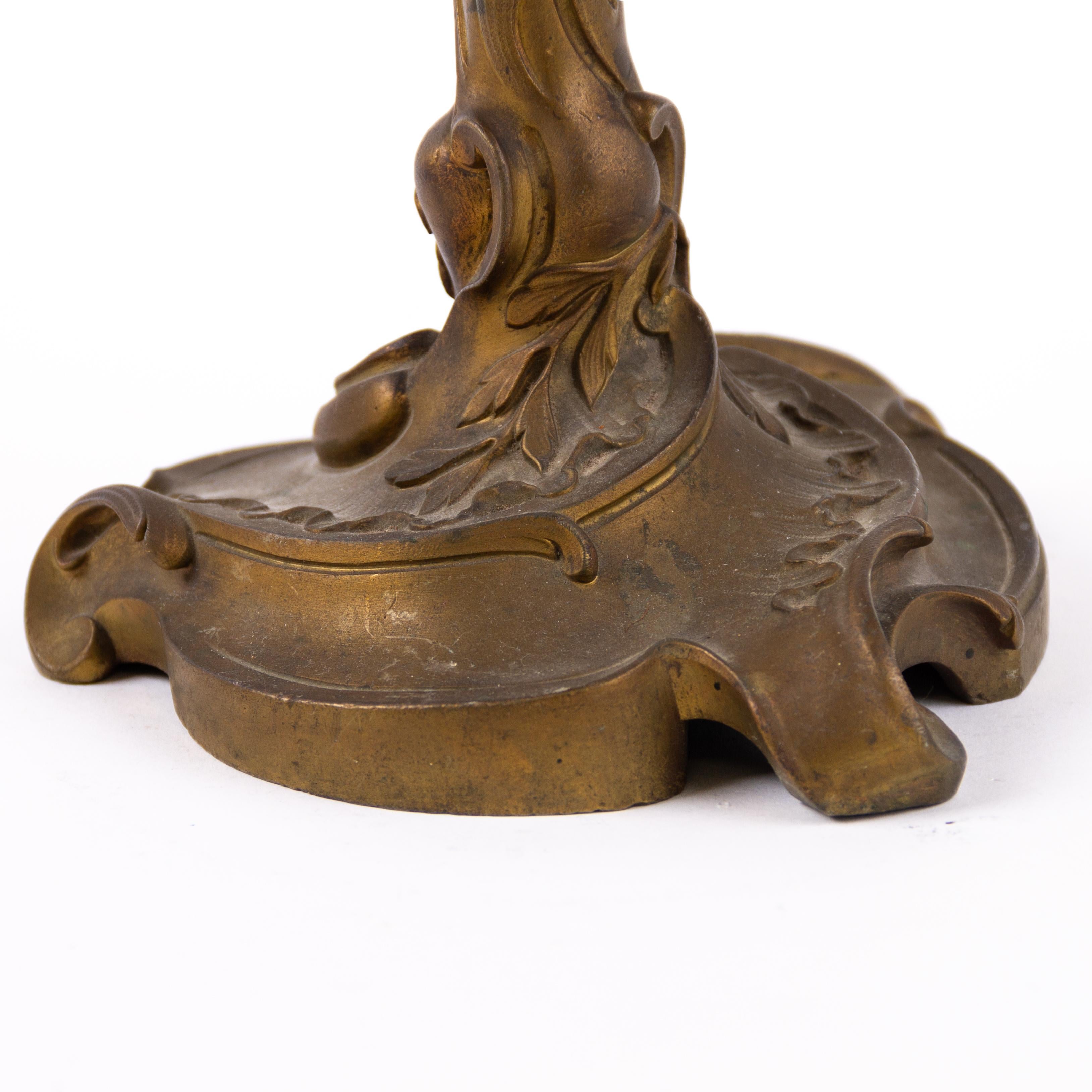 Les Saints Tazza religieux en bronze doré 19ème siècle en vente 3