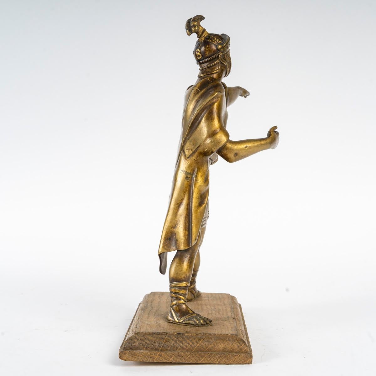 Scultura in bronzo dorato di un romano, XX secolo, stile greco-romano. in vendita 1