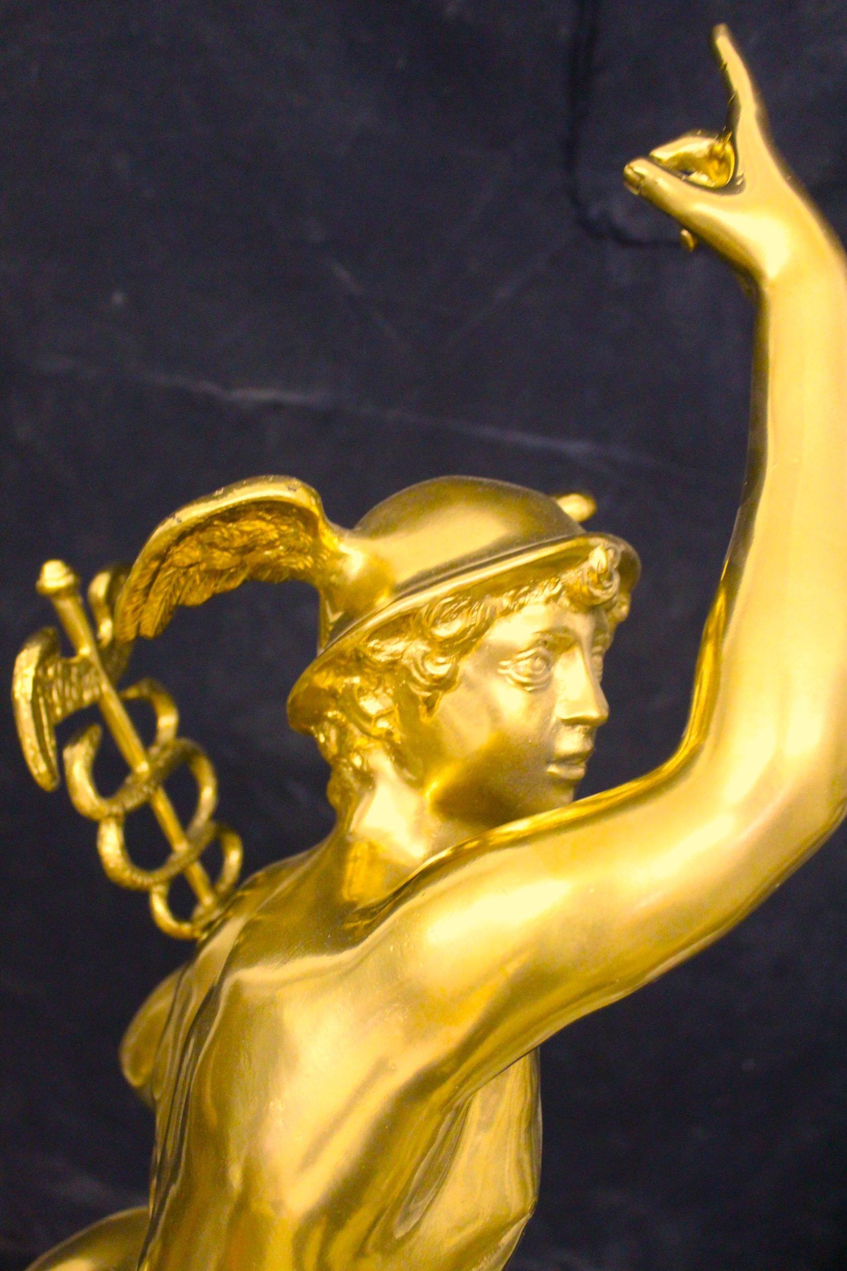 XX secolo Scultura in bronzo dorato di Hermes in vendita