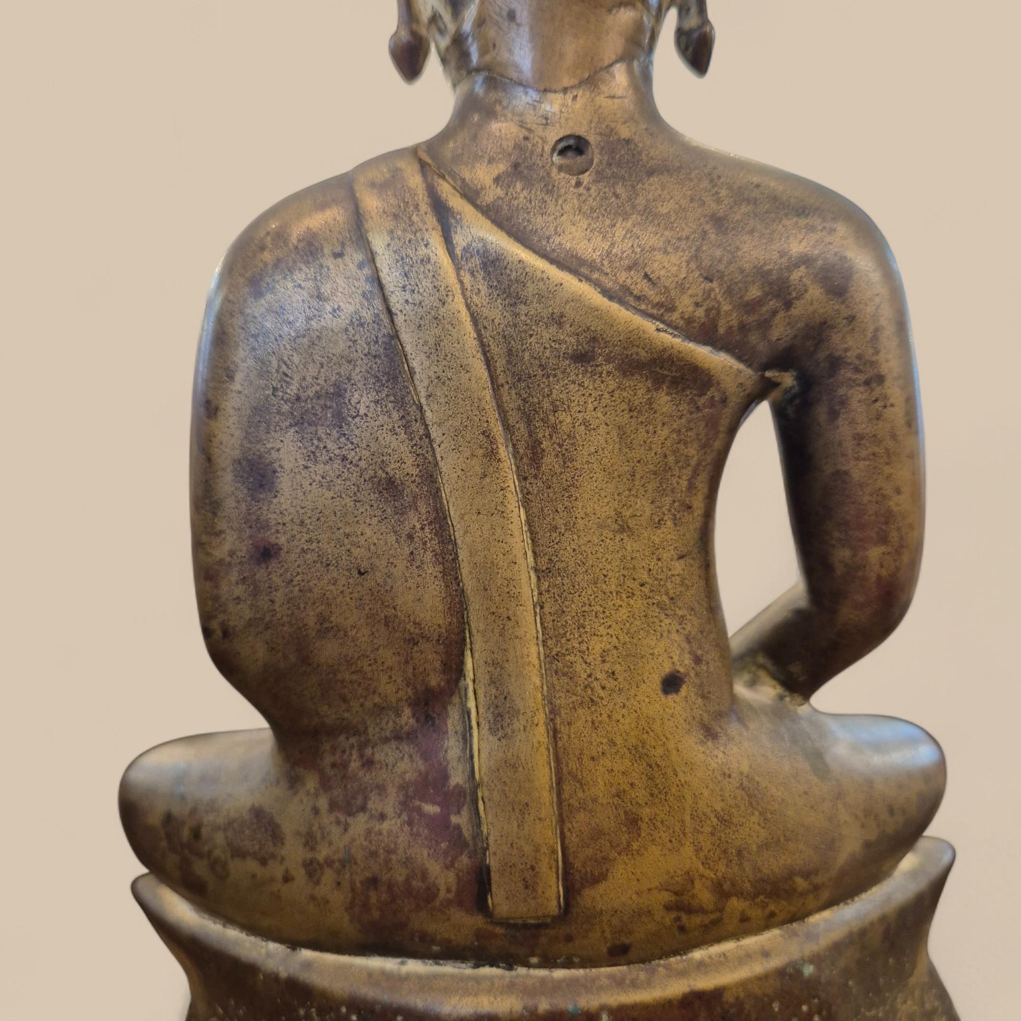 Bouddha assis en bronze doré, Dhyani Mudra, Ayutthaya, Thaïlande, XIXe siècle en vente 4