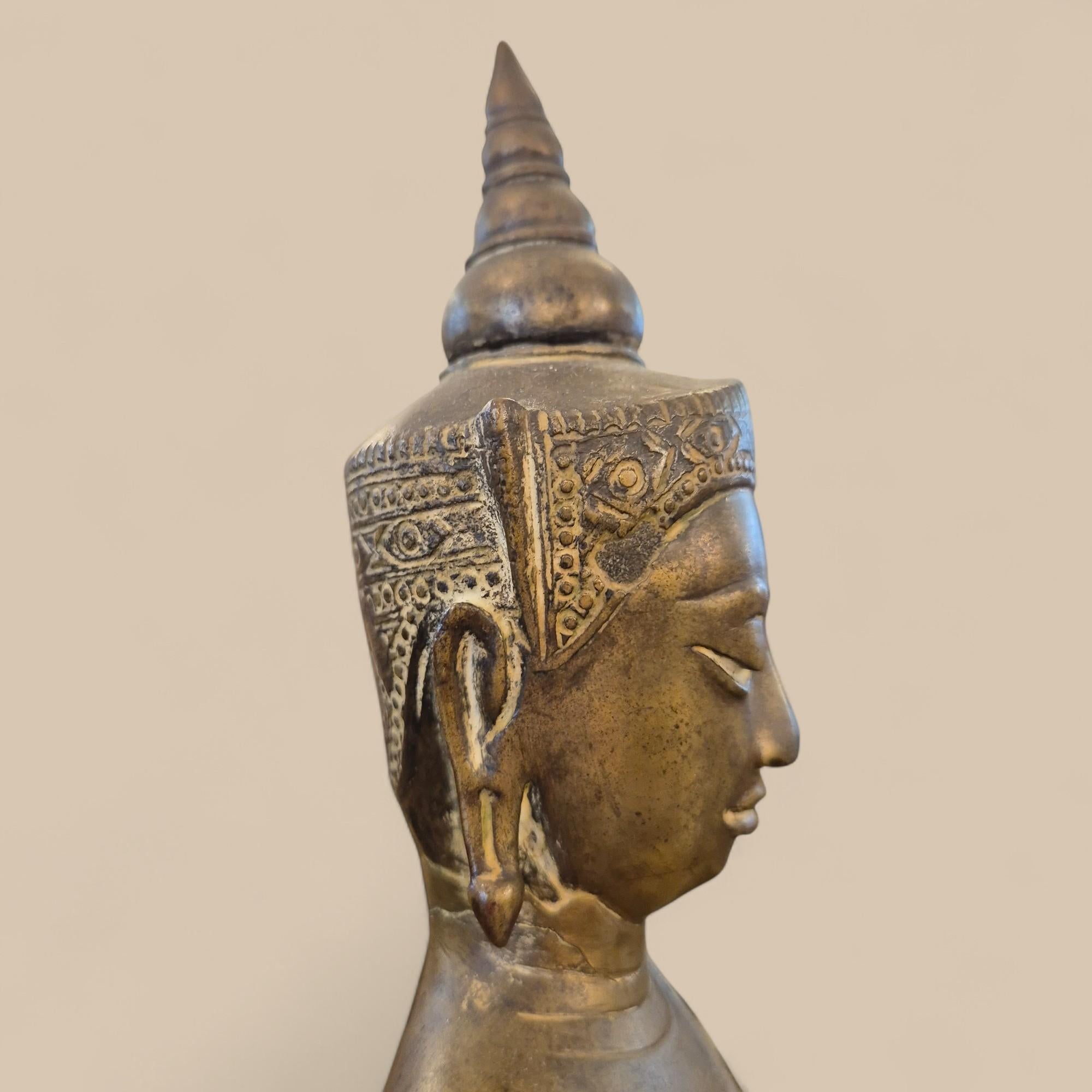 Bouddha assis en bronze doré, Dhyani Mudra, Ayutthaya, Thaïlande, XIXe siècle en vente 1