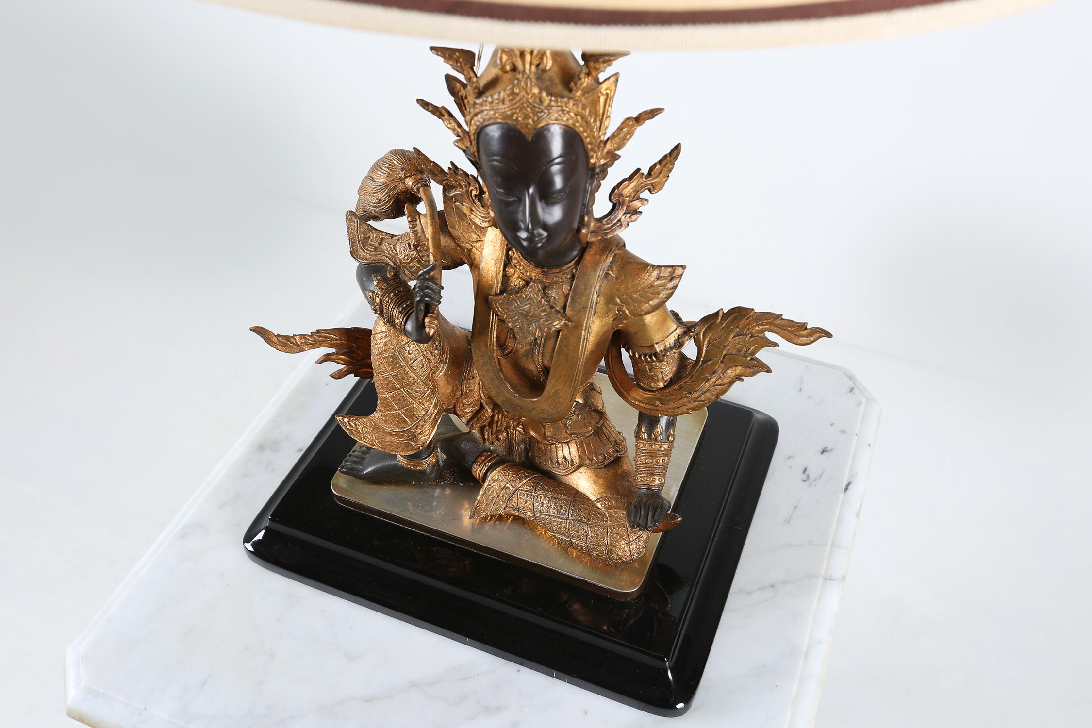 Lampe de table Bouddha assis en bronze doré en vente 5