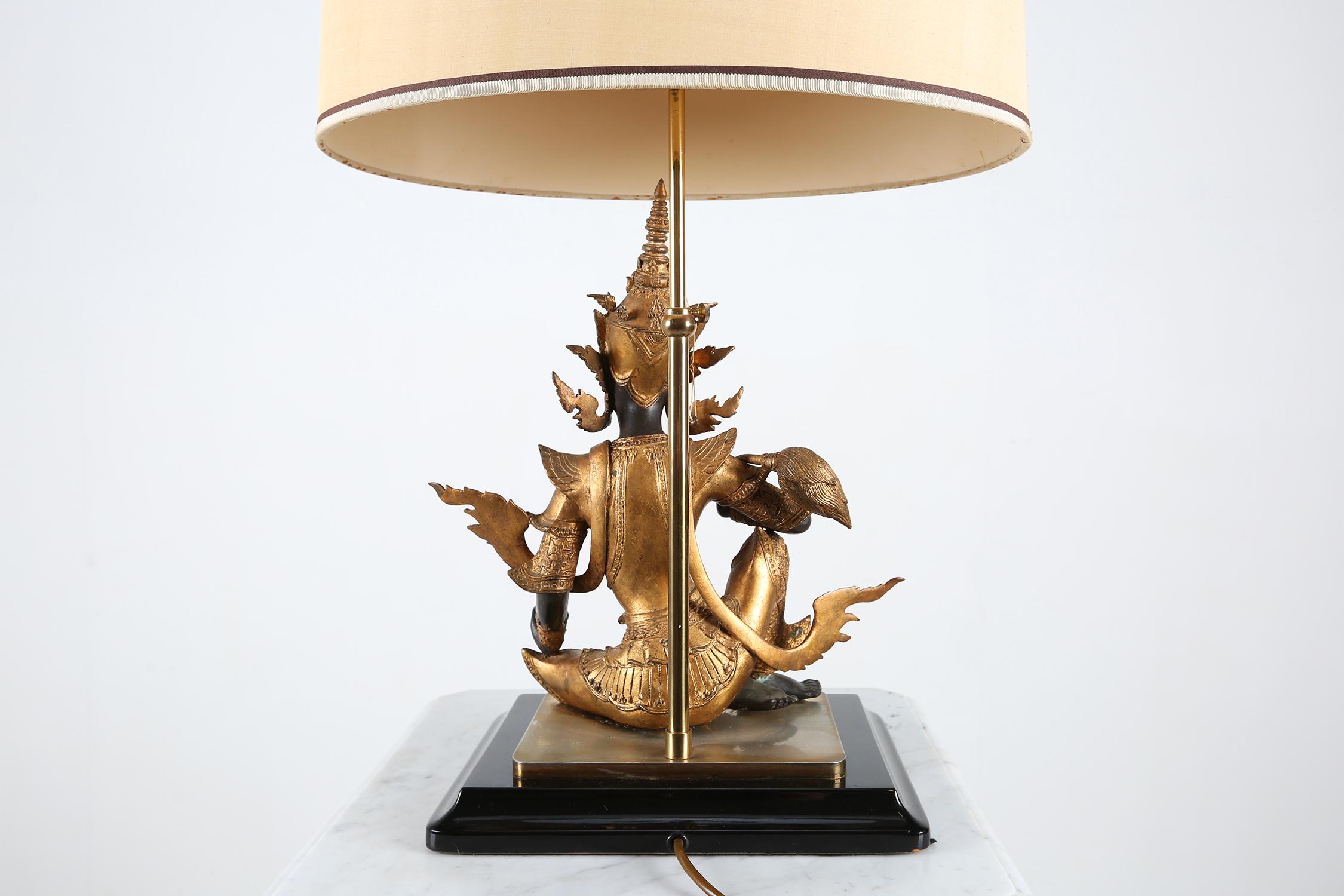 Lampe de table Bouddha assis en bronze doré en vente 8