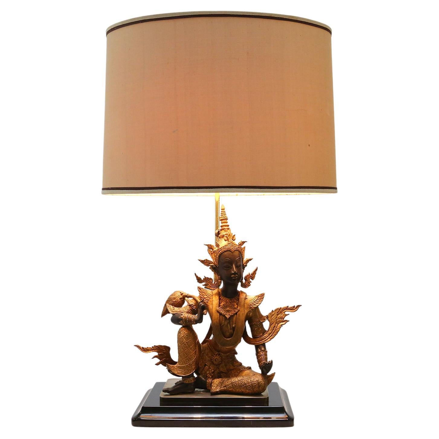 Lampe de table Bouddha assis en bronze doré en vente