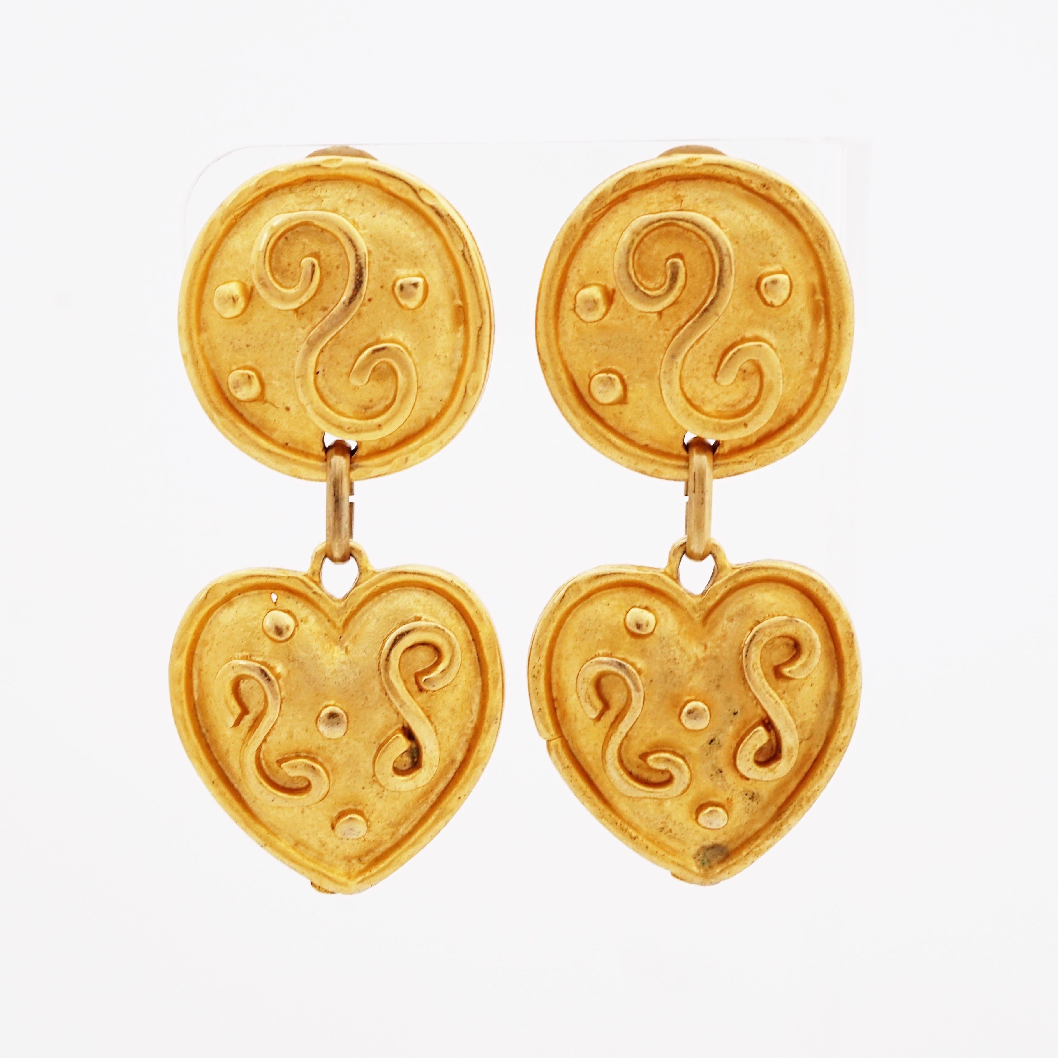 Moderne Pendants d'oreilles fantaisie en forme de cœur byzantin doré par Edouard Rambaud, années 1990 en vente