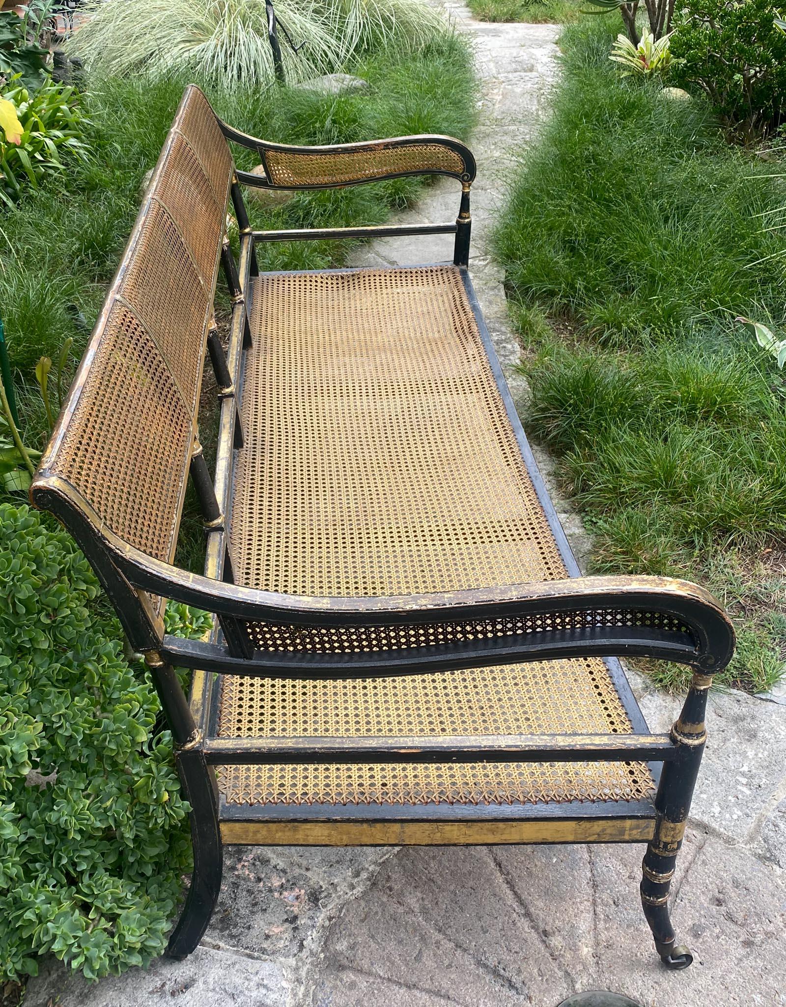 Divano inglese Regency in canna dorata C.C. 1810 con cuscino originale in crine di cavallo in vendita 9