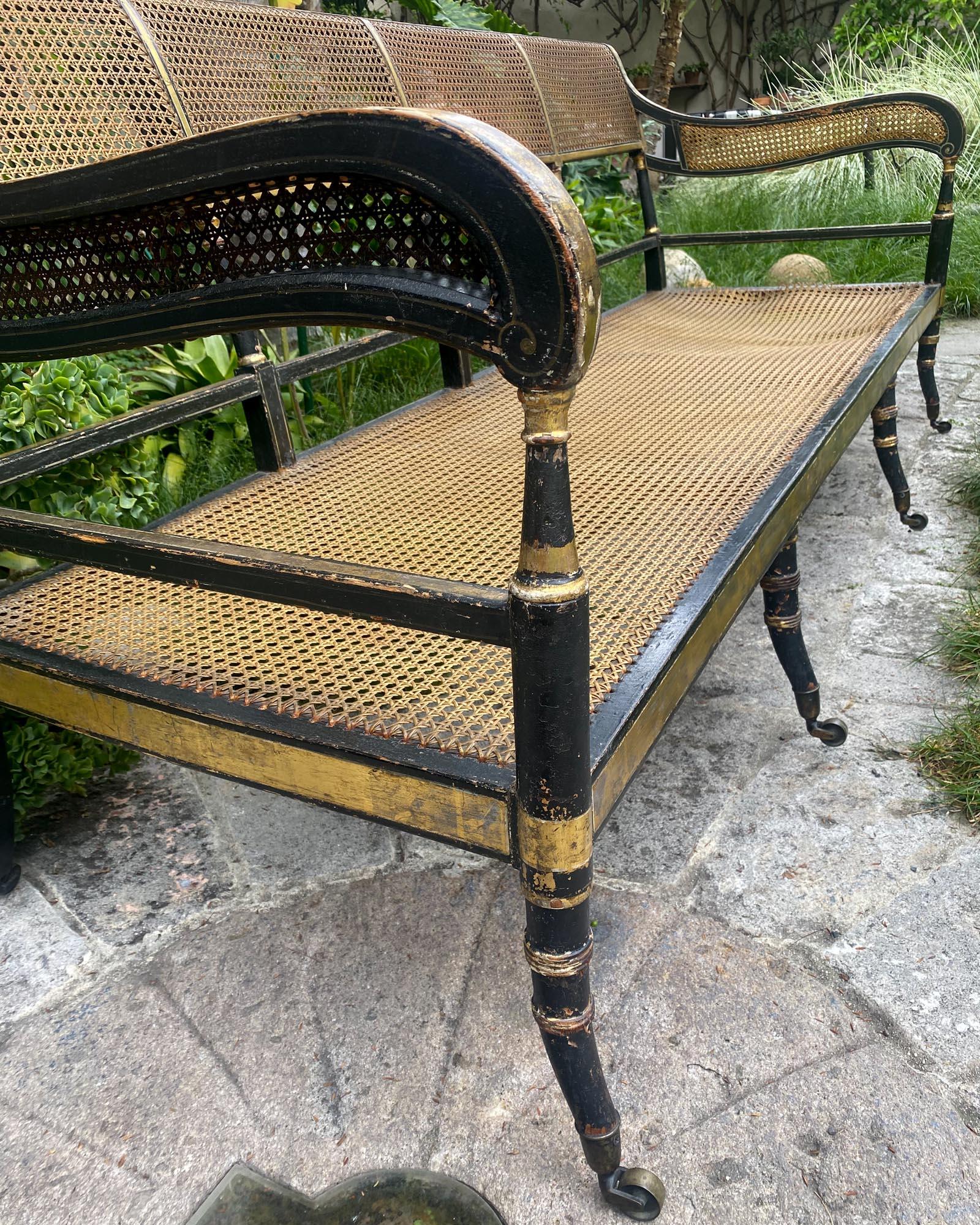 Divano inglese Regency in canna dorata C.C. 1810 con cuscino originale in crine di cavallo in vendita 10