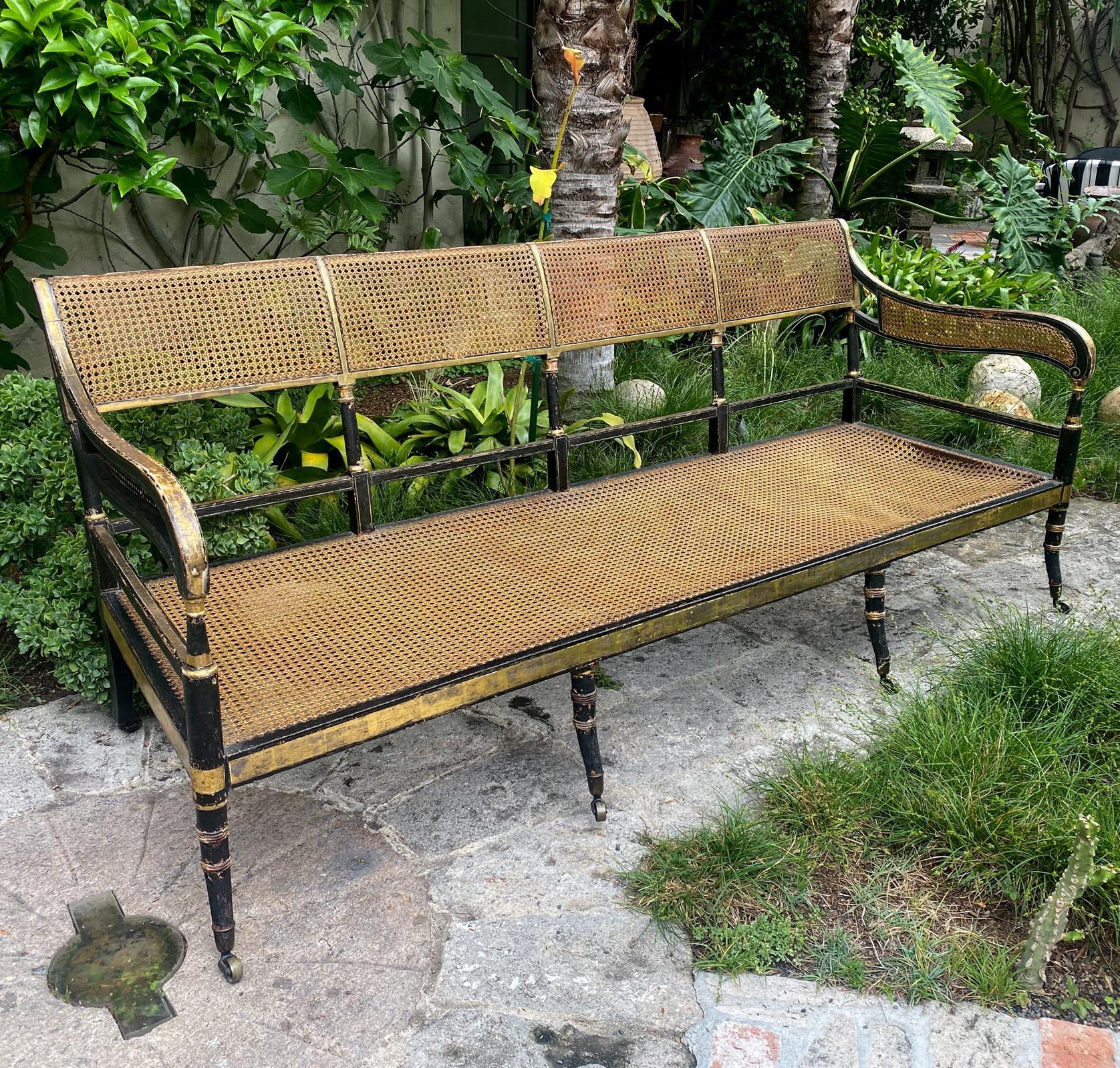 Inglese Divano inglese Regency in canna dorata C.C. 1810 con cuscino originale in crine di cavallo in vendita