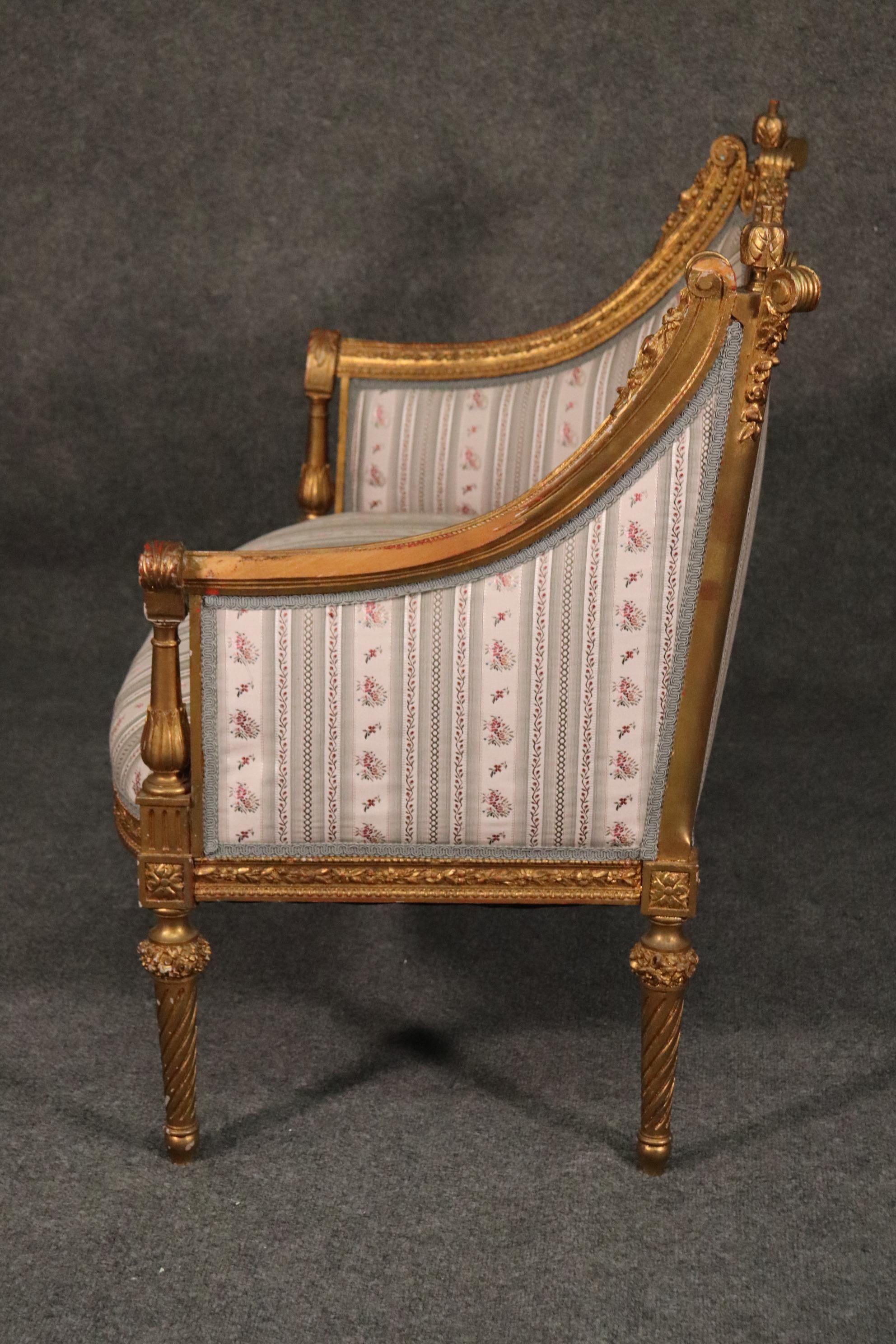 Gilded Carved French Wreath and Garland Louis XVI Canape Marquis Settee In Good Condition In Swedesboro, NJ