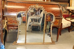 Miroir de cheminée de style Louis XV à trois panneaux sculptés et dorés, datant des années 1920