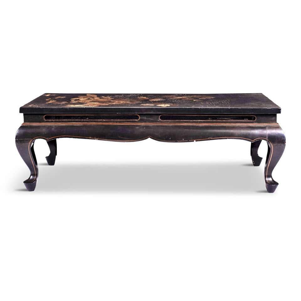 Gilded chinoiserie black lacquer coffee table, or low table, from France (circa 1920s-1930s). Carved and decorated in Chinese style.