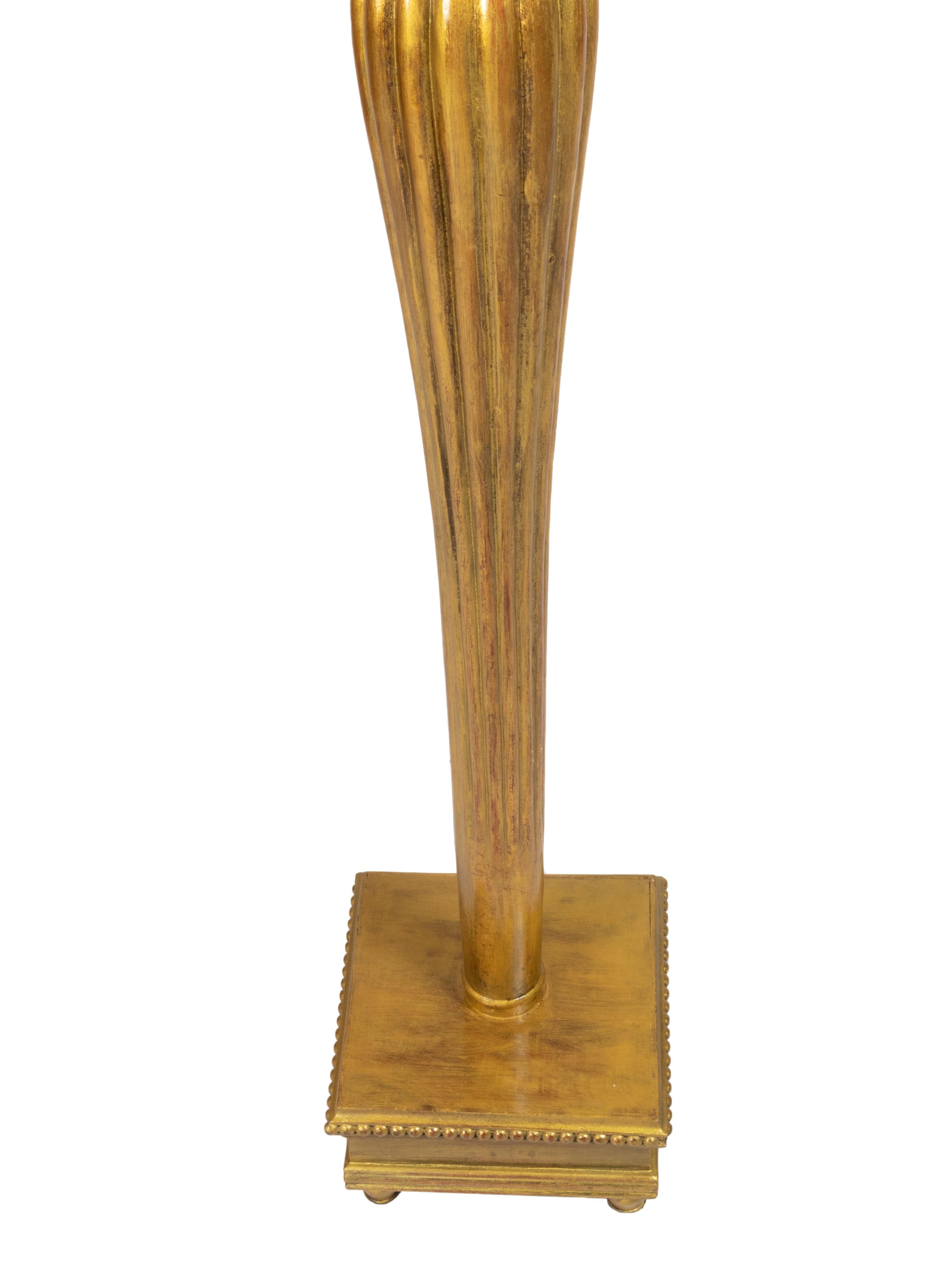 Français Colonne / Pedestal classique en bois doré, 20e siècle en vente