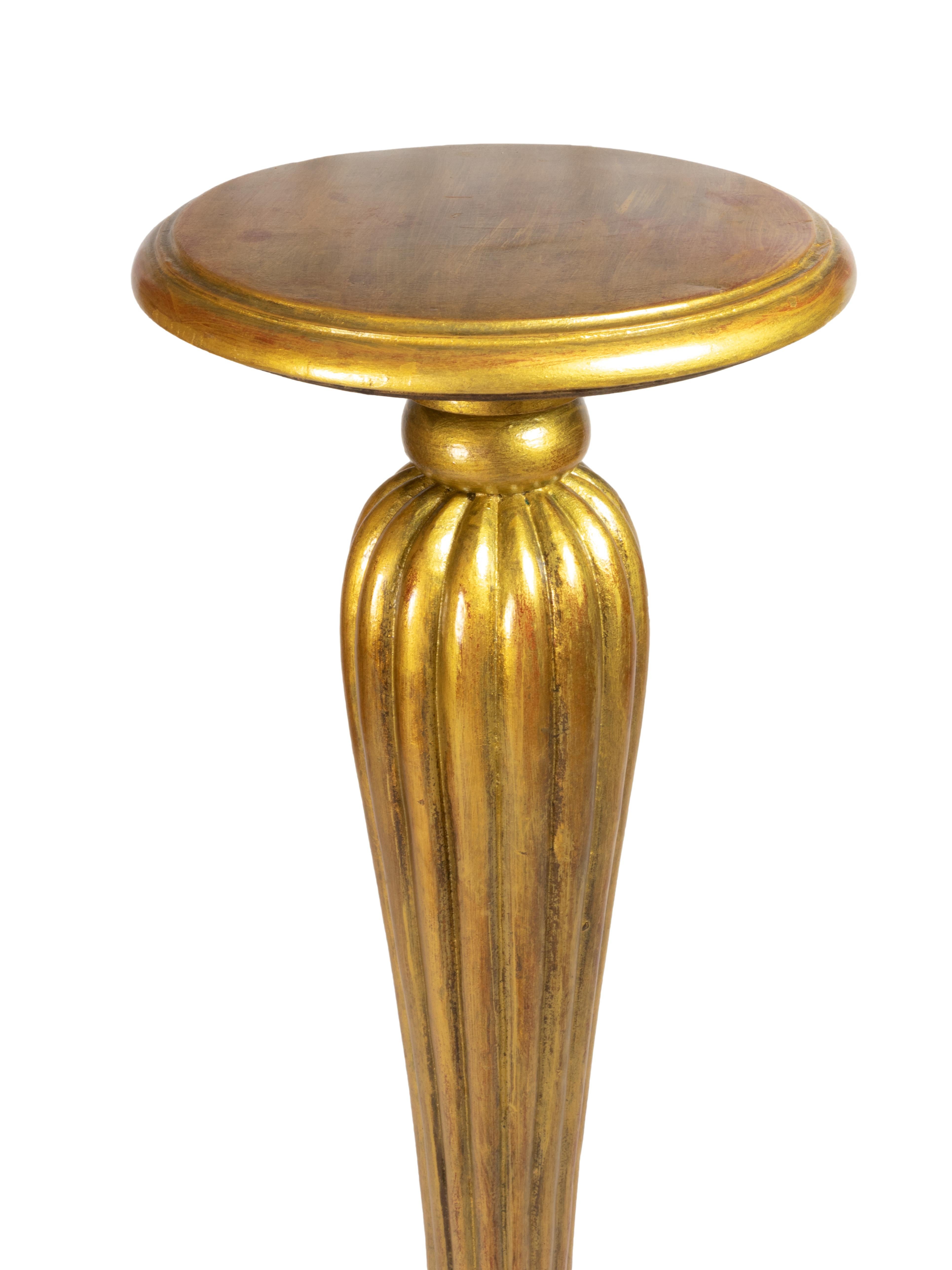 Colonne / Pedestal classique en bois doré, 20e siècle Bon état - En vente à Lisbon, PT