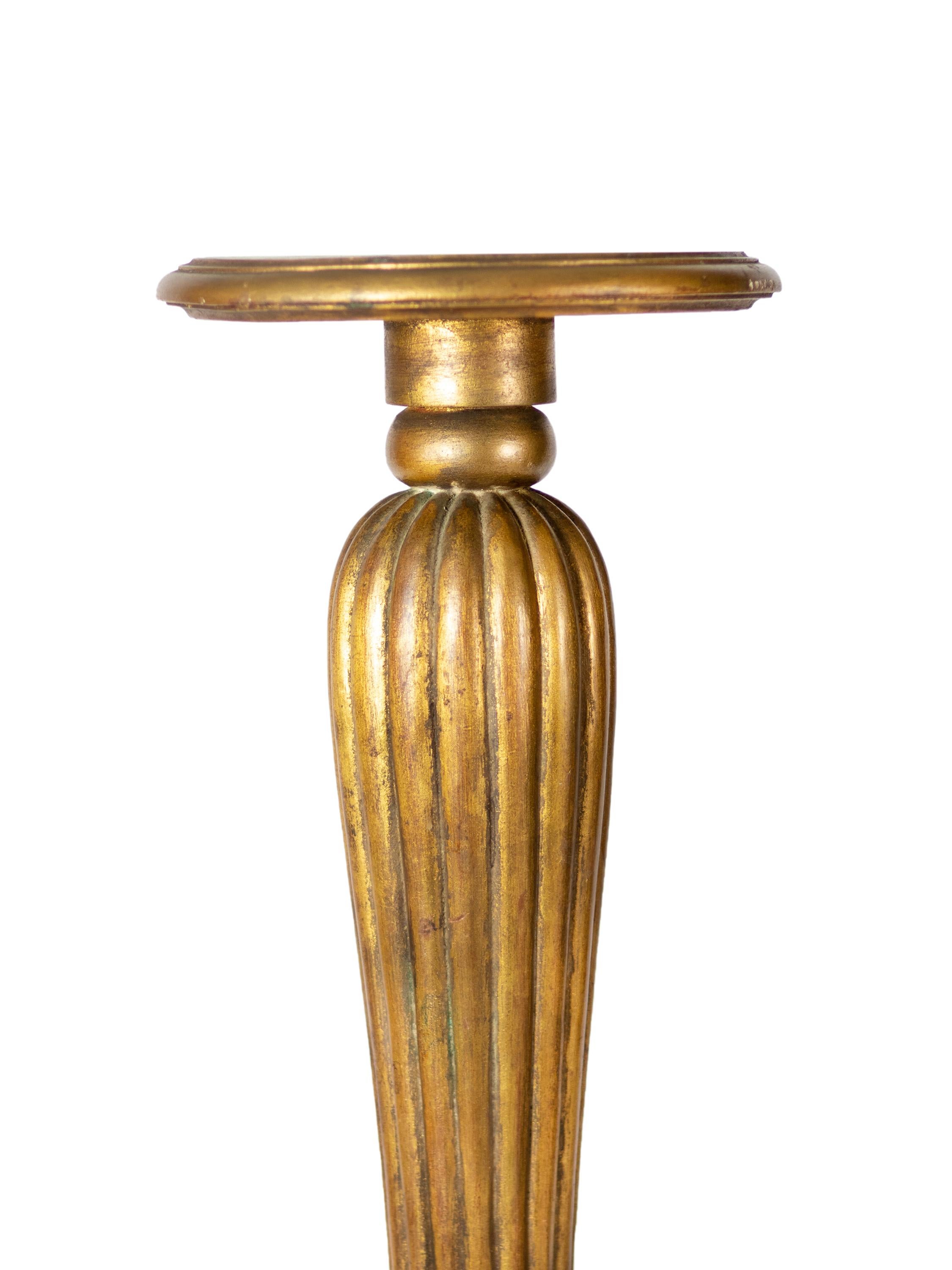 Legno Piedistallo a colonna classico in legno dorato, XX secolo in vendita