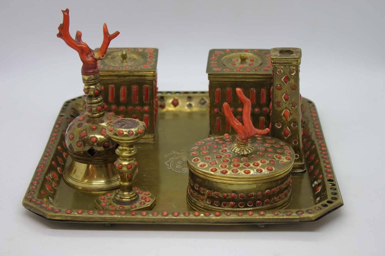 Gilded copper and coral desk set including a tray, two inkwells, a stamp, a circular box, a sprinkler and a candleholder.
Southern Italy, Trapani, 17th century
Width and length of the plate: W 22.5cm, D 22.5cm
(wear to the gilding, minor losses