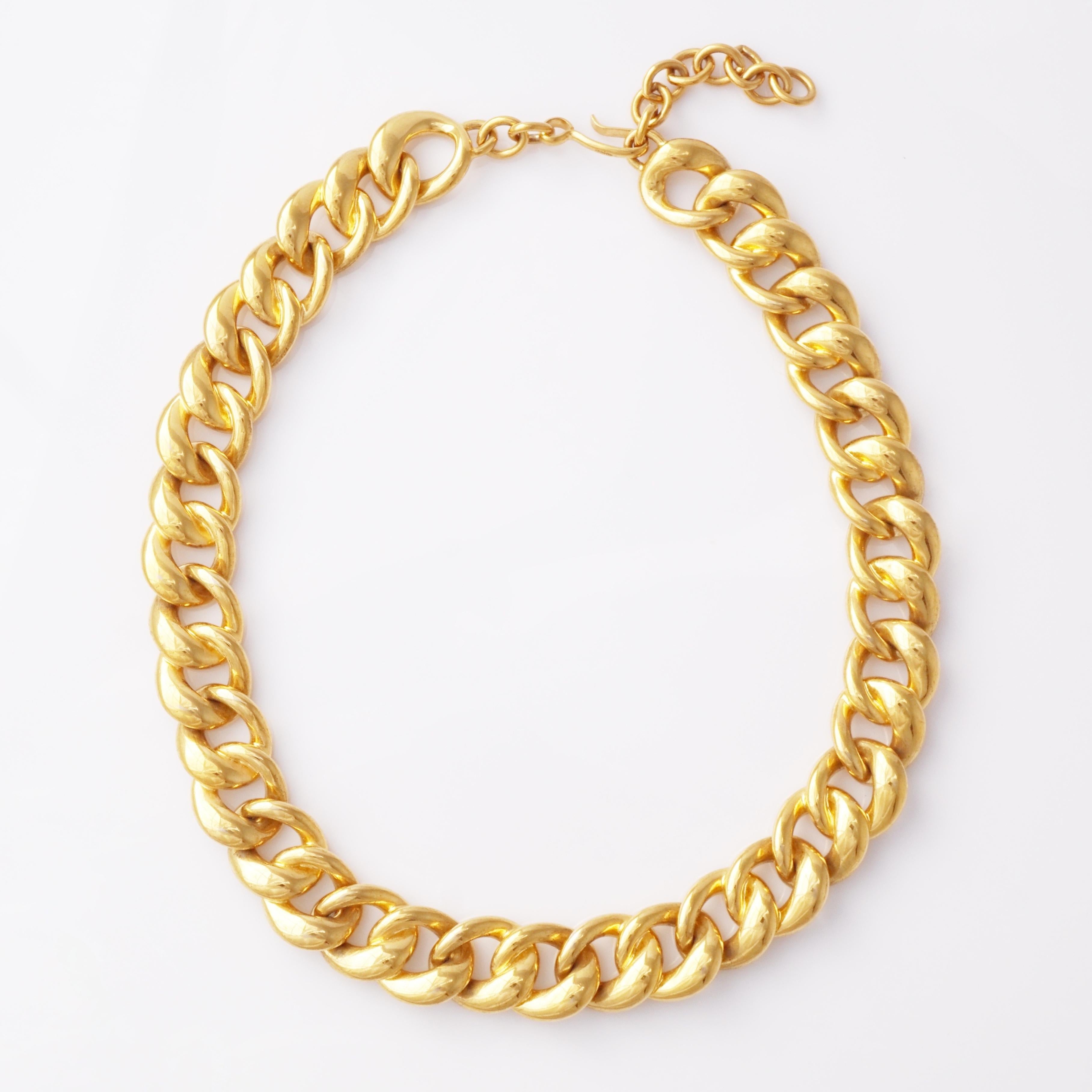 - Vintage item

- Collectible costume jewelry piece from the '90s

- 16