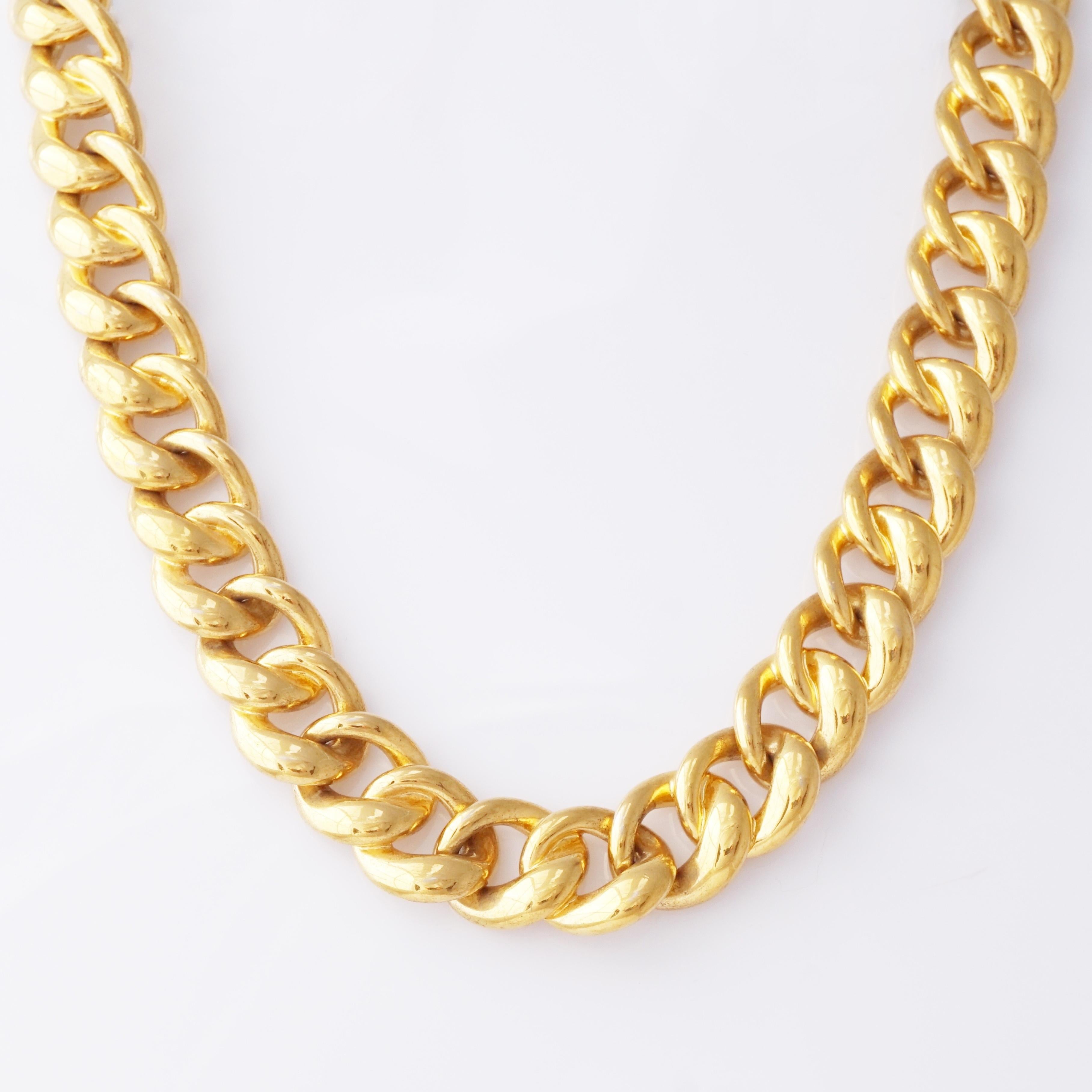 Gilded Curb Chain Choker Necklace By Monet, 1990s In Good Condition In McKinney, TX
