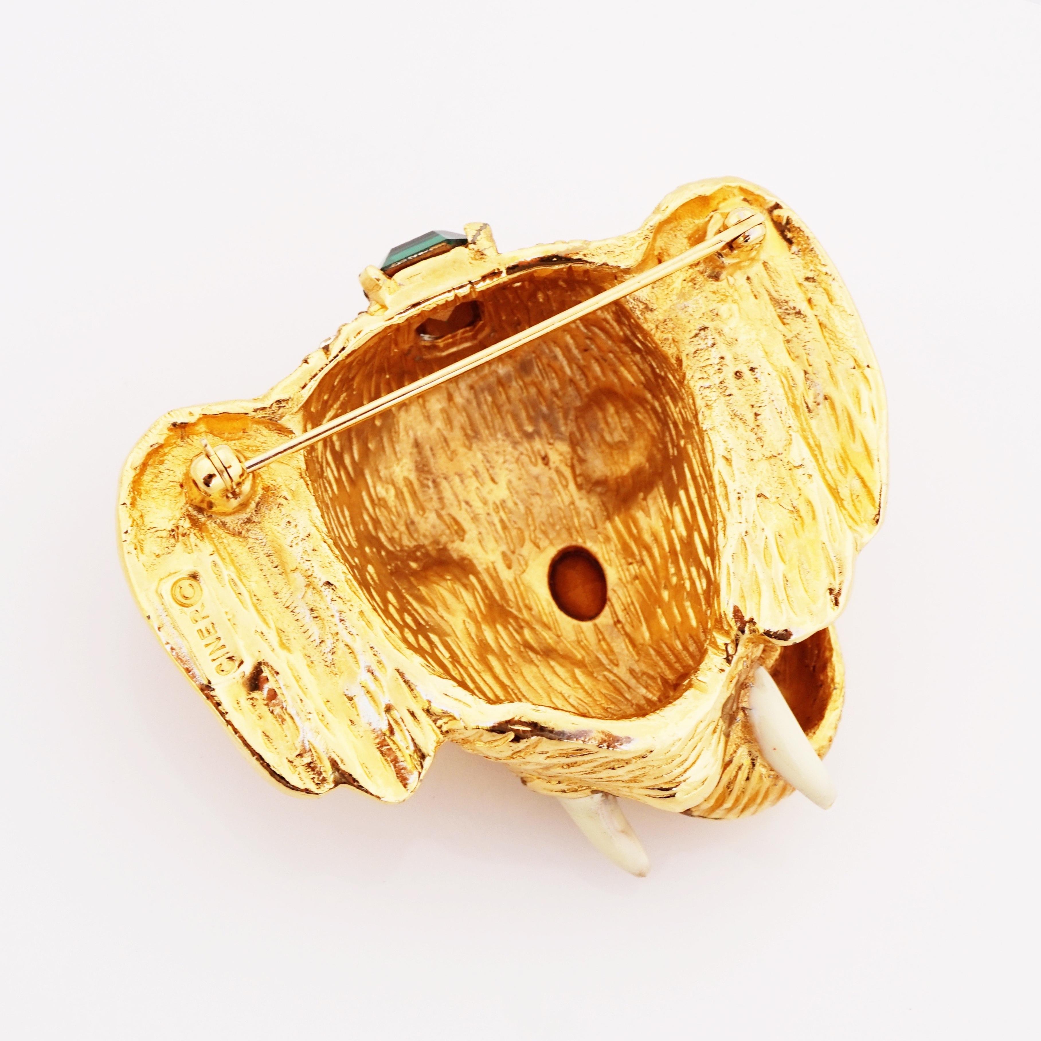 Broche tête d'éléphant dorée avec bijoux moghols par Ciner, années 1960 en vente 1
