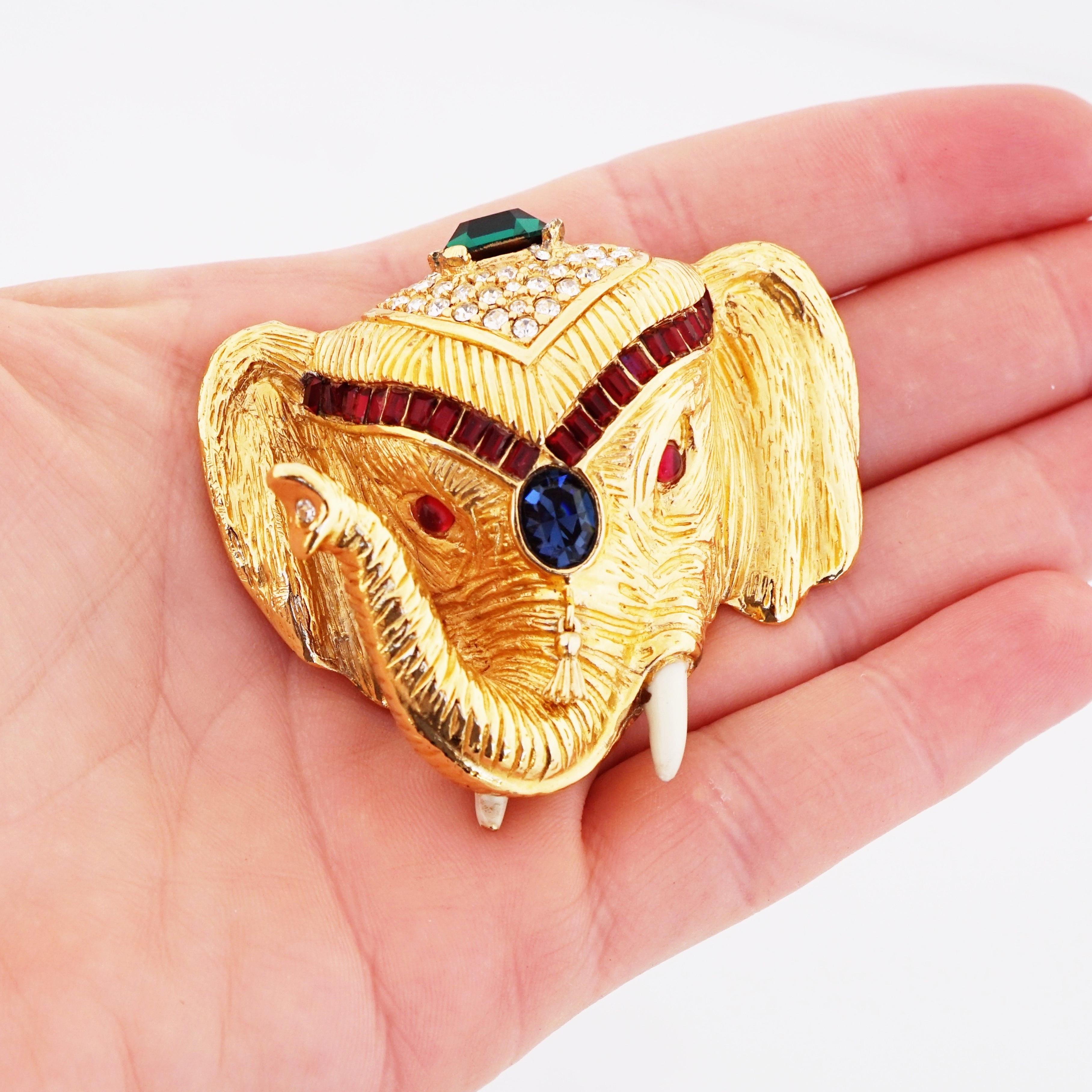 Broche tête d'éléphant dorée avec bijoux moghols par Ciner, années 1960 en vente 3