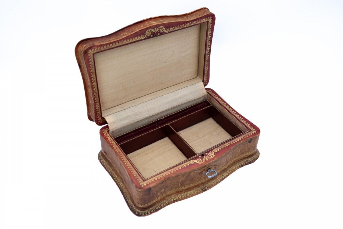 Gilded Embossed Antique French Leather Jewelry Box en Bastante bueno estado para la venta en Chorzów, PL