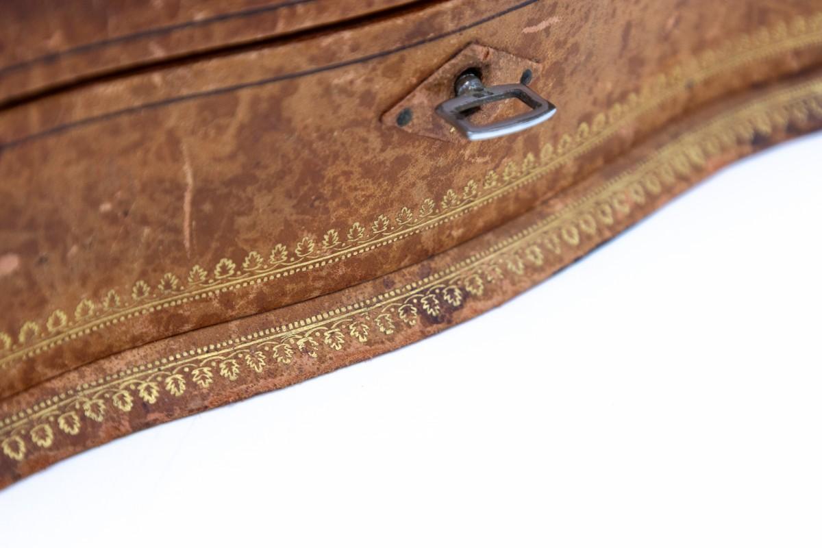 Gilded Embossed Antique French Leather Jewelry Box en venta 1