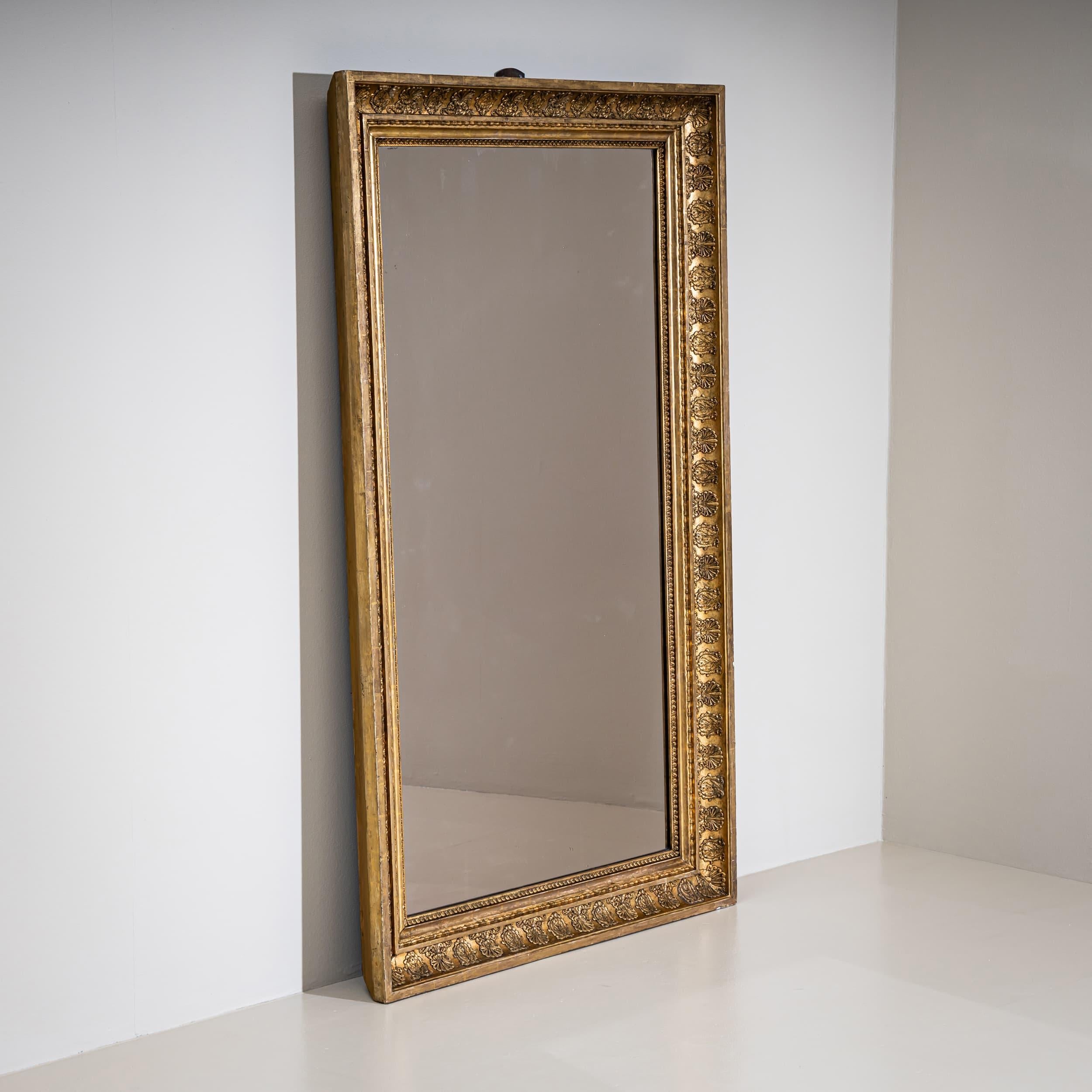 Miroir Empire doré, début du 19e siècle Bon état - En vente à Greding, DE