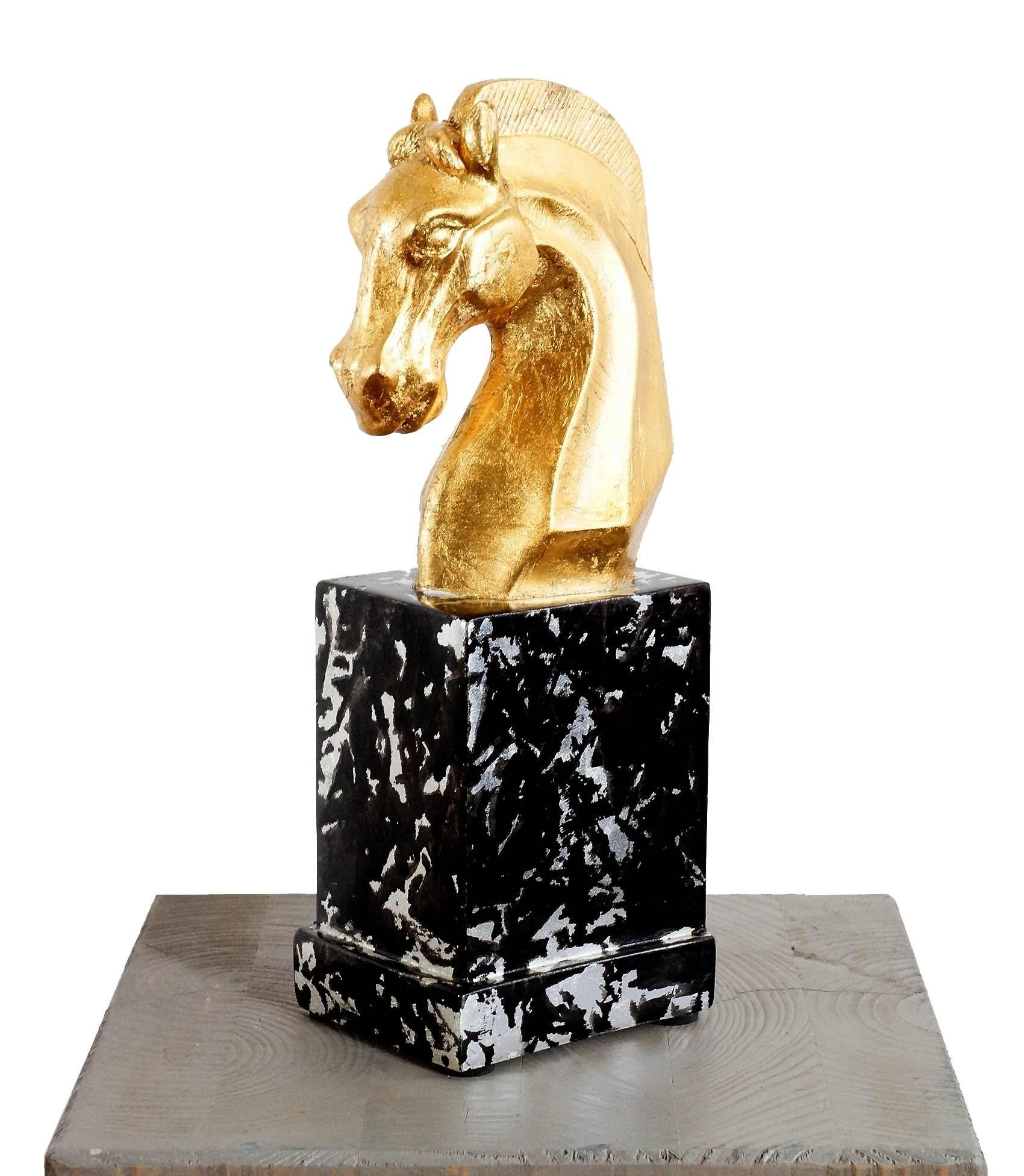 Fiberglass sculpture representing a bust of golden horse, animal sculpture, modern production of beautiful quality.
Estimated production time: 1 to 2 weeks.

H: 25cm, W: 10cm, D: 8cm
