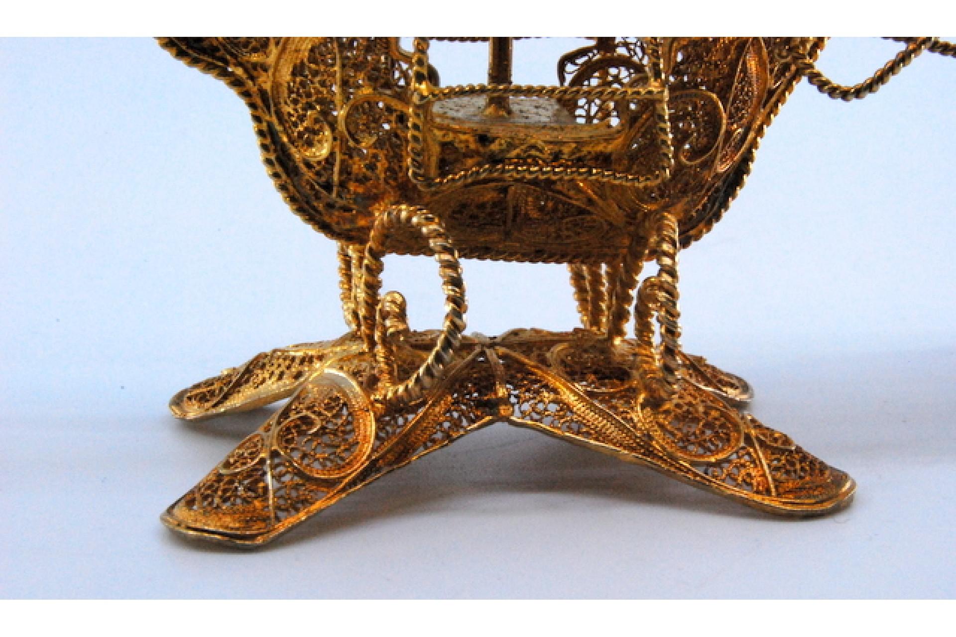 Gilded filigree caravel with enameled crosses on cut-out base In Good Condition For Sale In Porto, PT