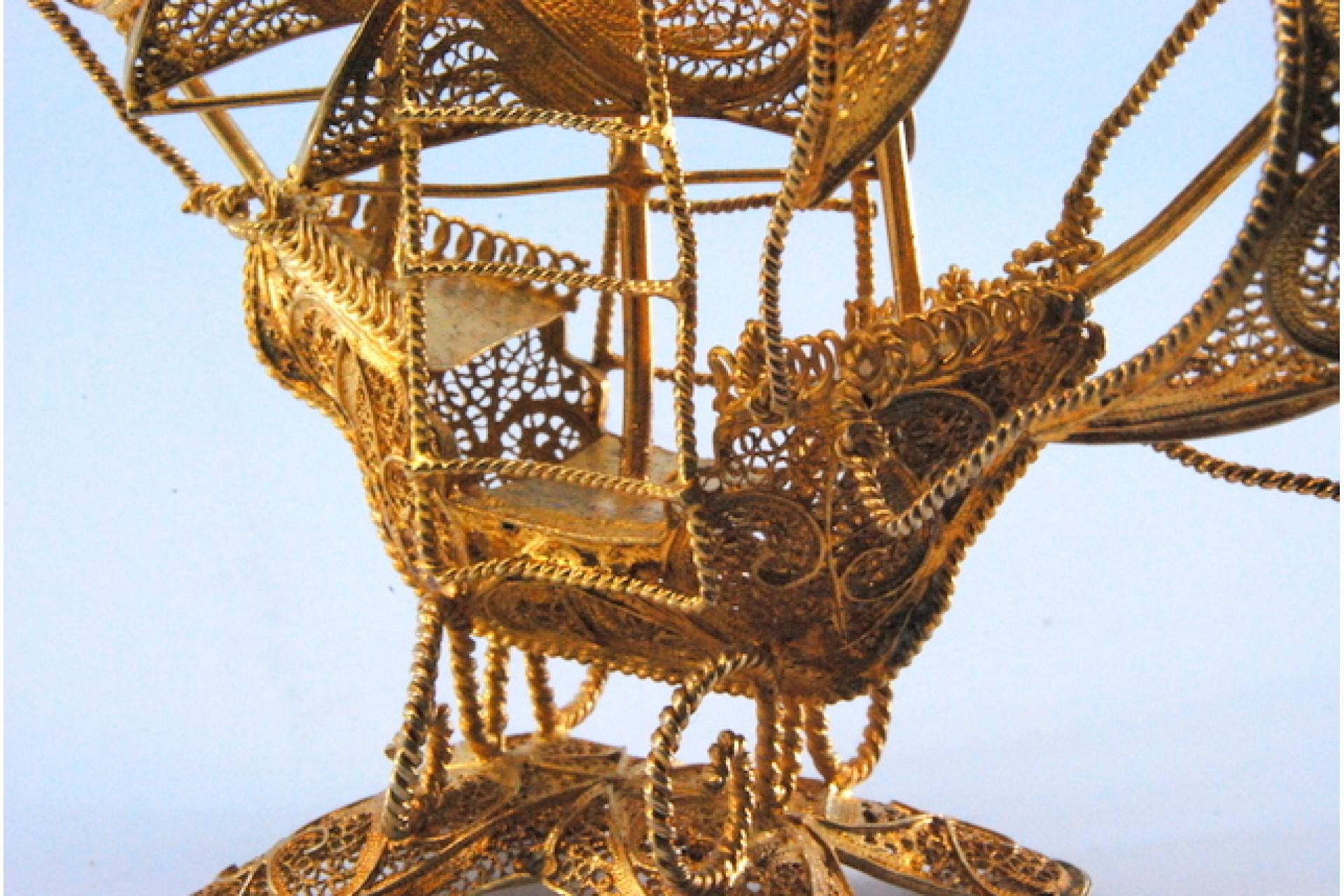 Gilded filigree caravel with enameled crosses on cut-out base For Sale 3