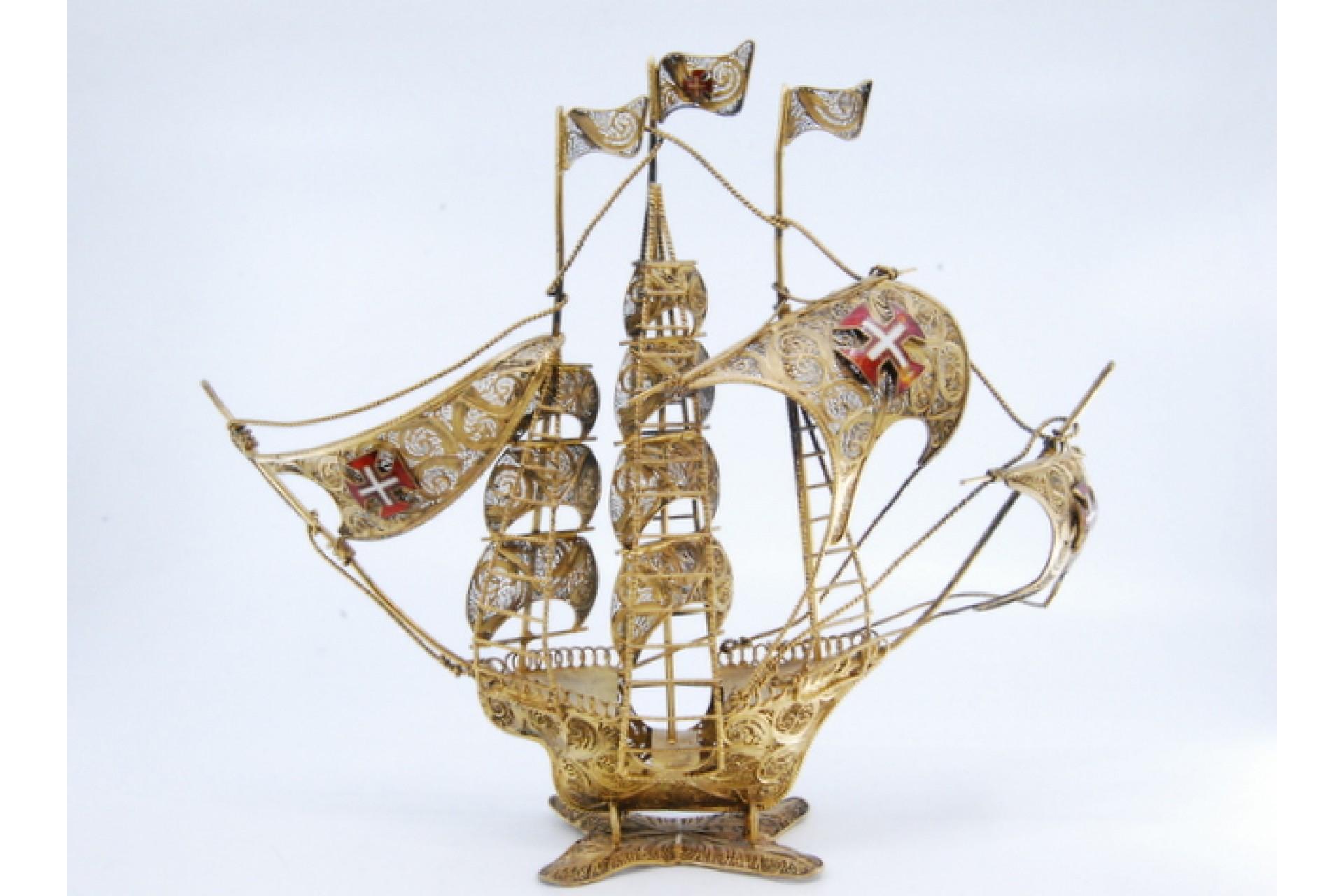 Gilded filigree caravel with enameled crosses on scalloped base For Sale 4
