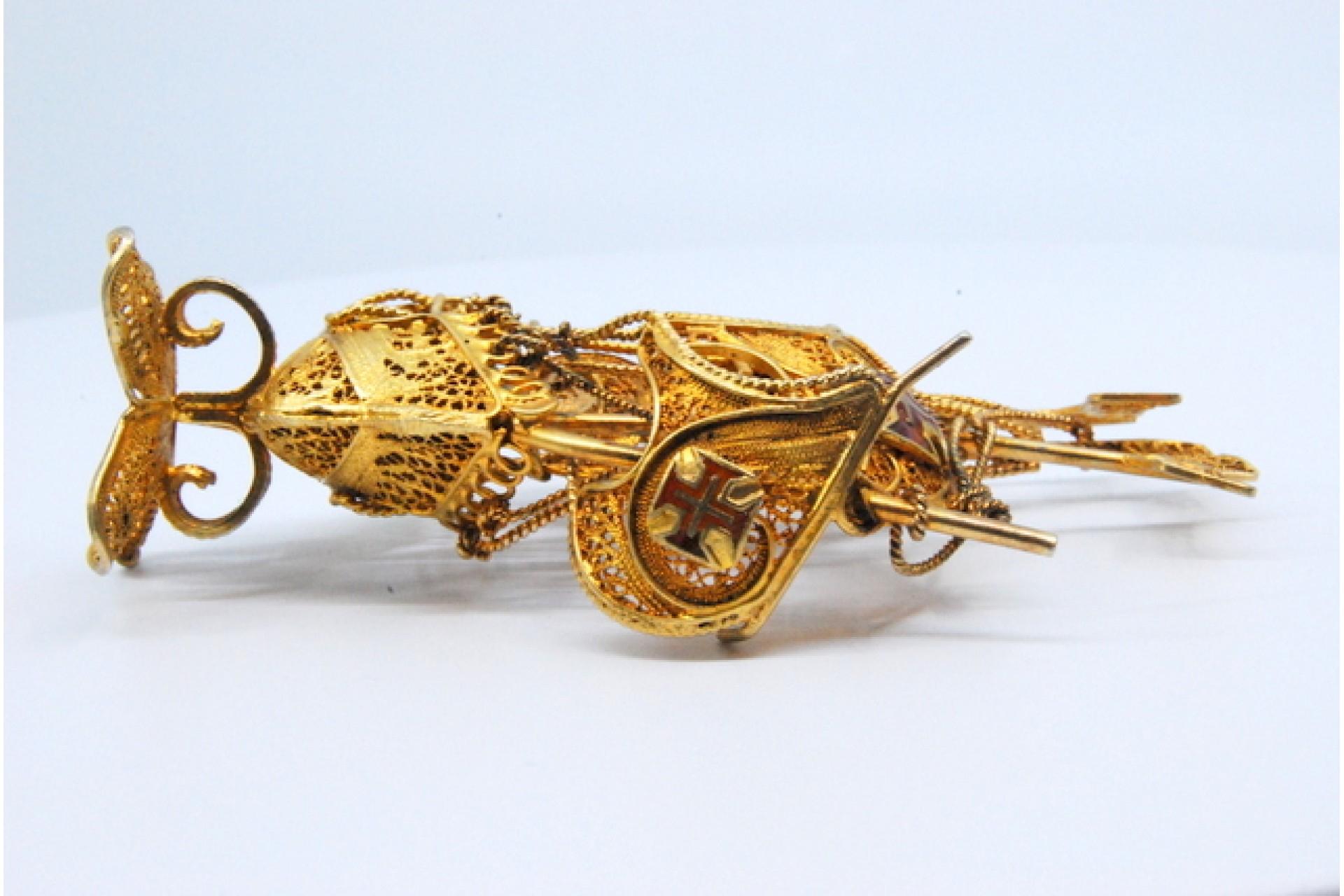 Gilded filigree caravel with enameled crosses on scalloped base For Sale 1