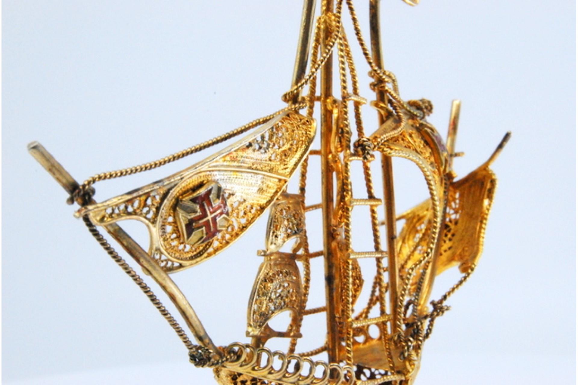 Gilded filigree caravel with enameled crosses on scalloped base For Sale 2