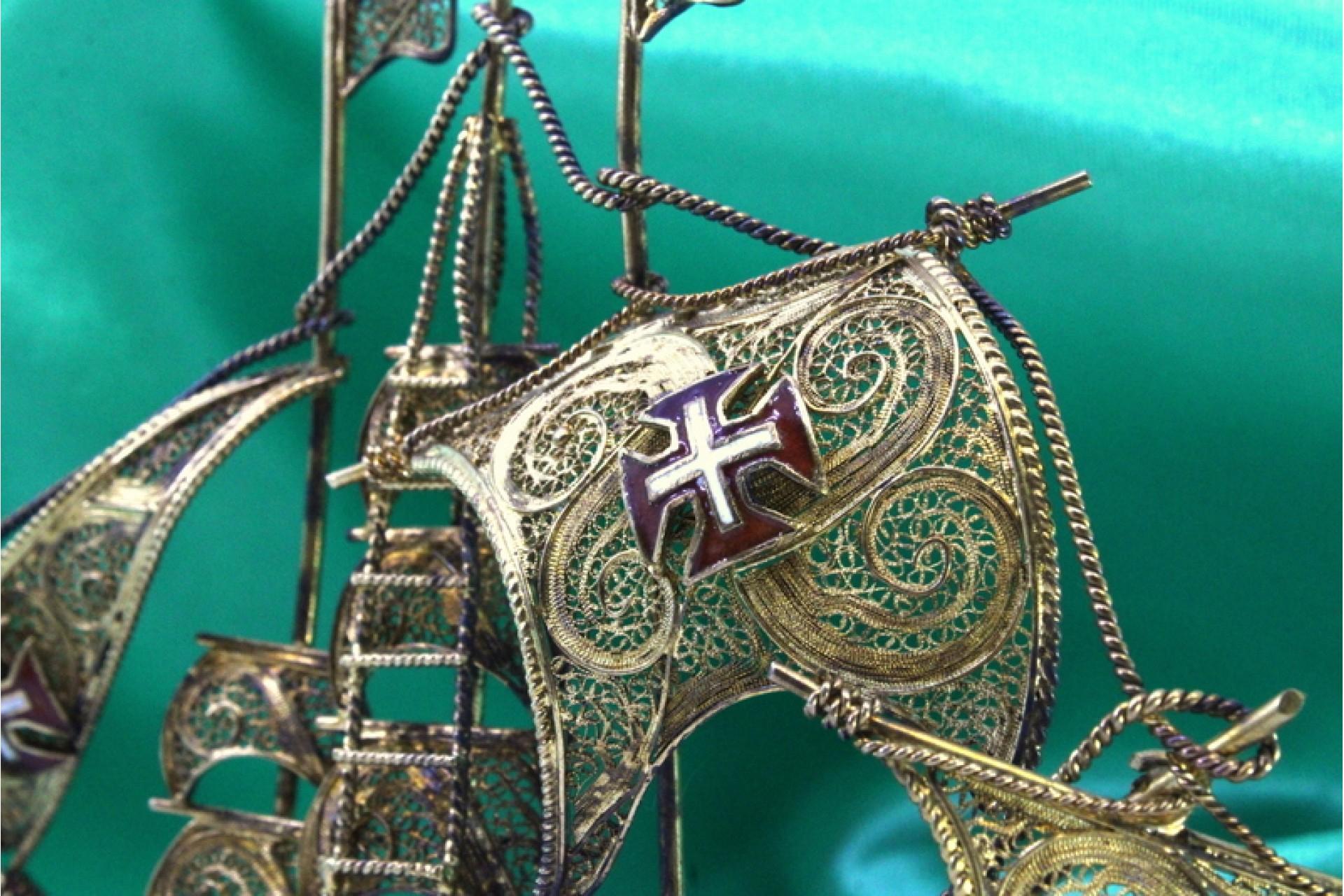 Silver Gilded filigree caravel with Portuguese arms on scalloped base For Sale