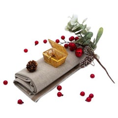 Caja de plata con filigrana dorada en forma de cesta con asa abatible