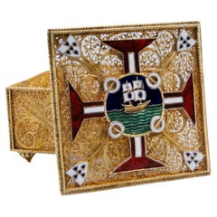 Gilded filigree silver jewelry box with enamel discoveries appliqué
