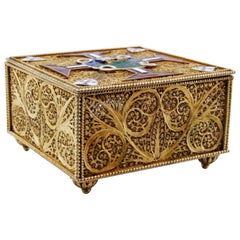 Gilded filigree silver jewelry box with enamel discoveries appliqué