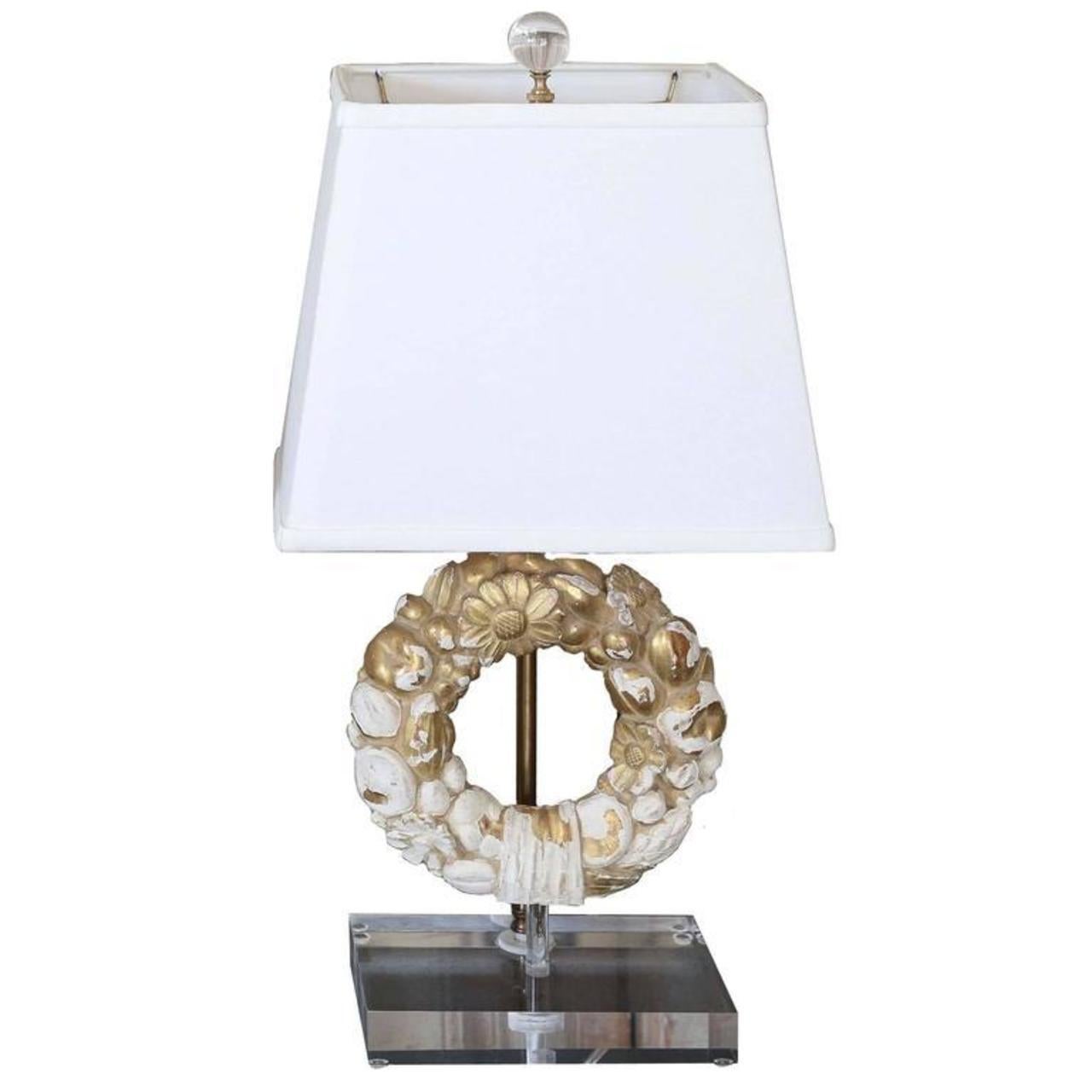 Giltwood Wreath Fragment Table Lamp In Fair Condition For Sale In Houston, TX