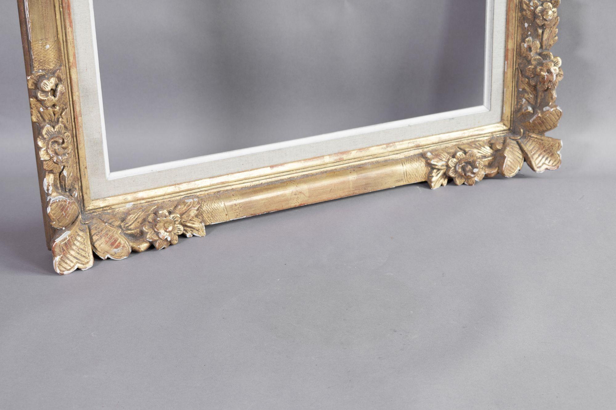 Gilded French frame in carved wood. Circa 1930.

H 76cm x W 65cm x D 6cm
