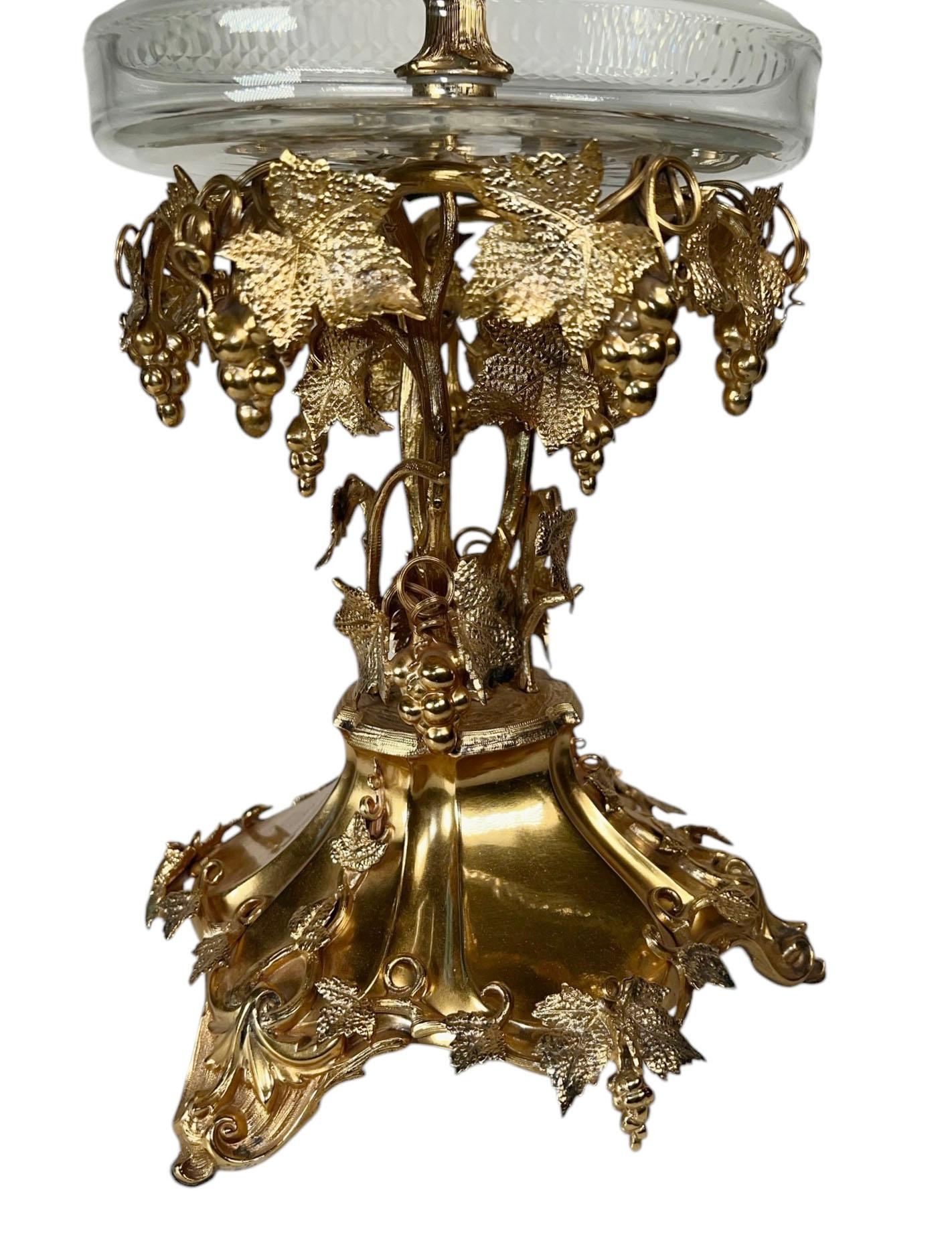 Vergoldetes französisches Kristall-Epergne (Spätes 19. Jahrhundert) im Angebot