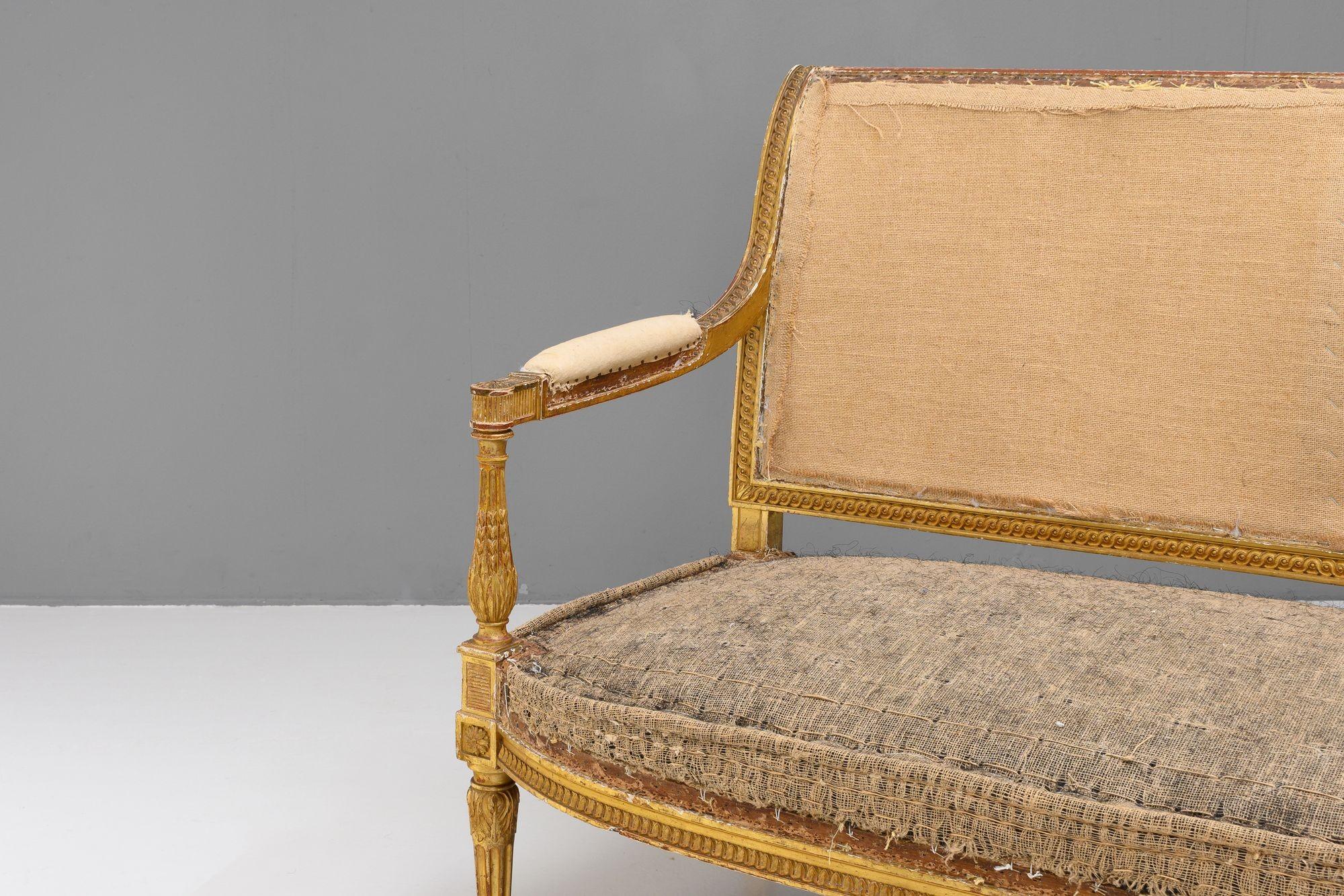 Gilded French Settee In Good Condition For Sale In London, England