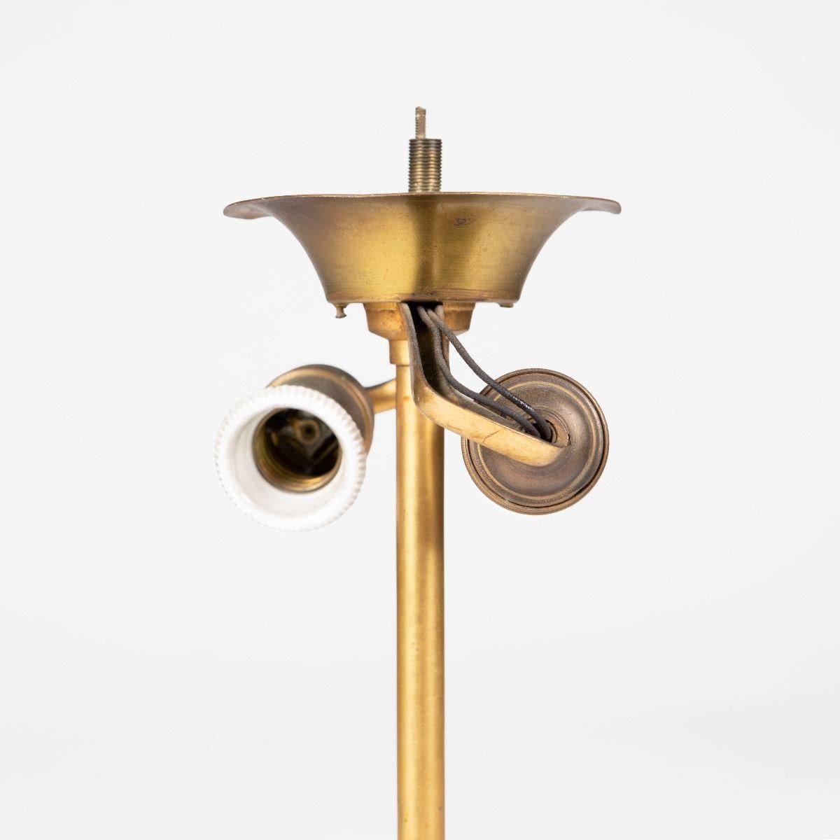 Bronze Lampe de table française dorée avec putti. en vente