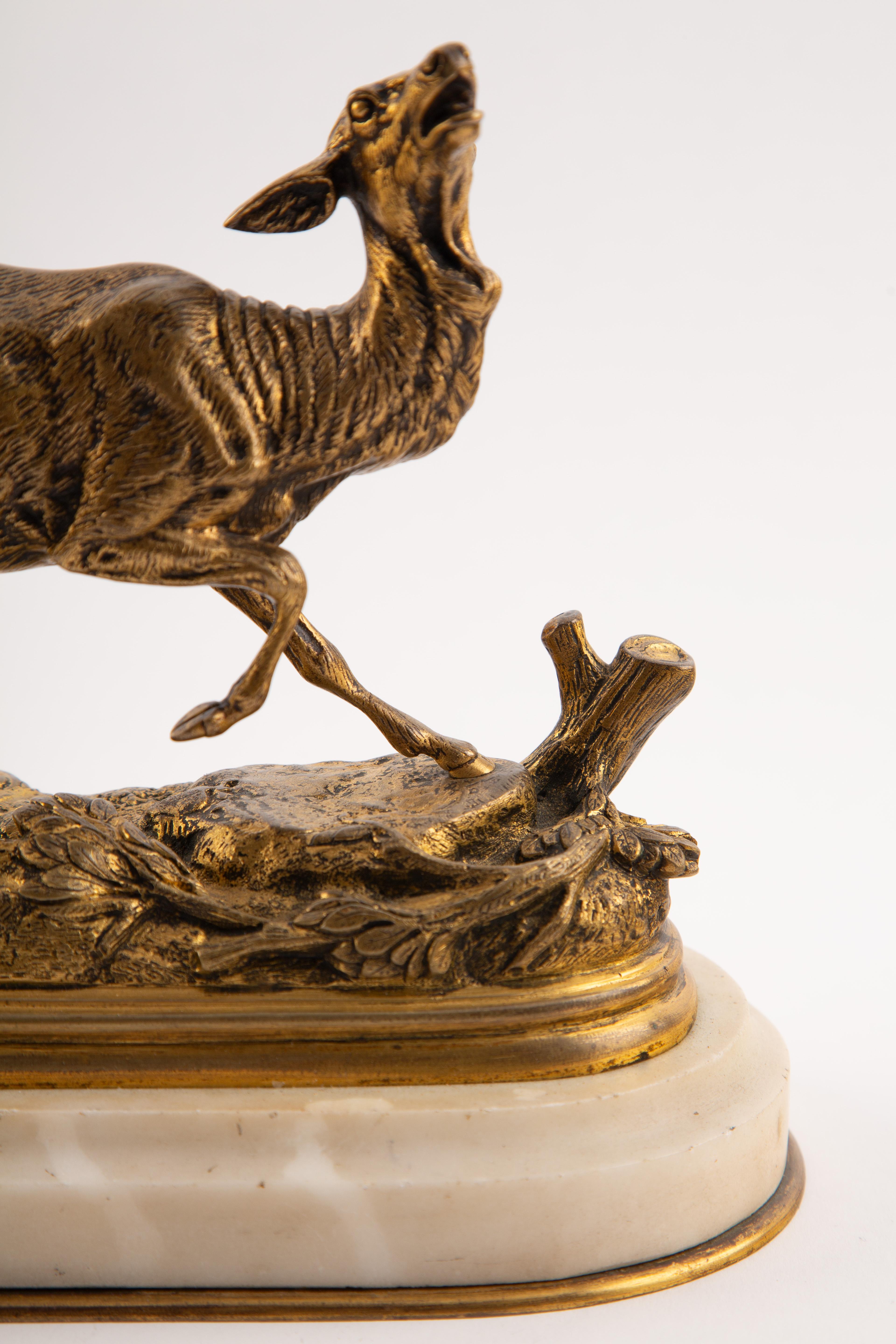 Vergoldete Anmut - Französische Hind (Hirsch) Skulptur aus dem späten 19. im Zustand „Hervorragend“ im Angebot in New York, NY