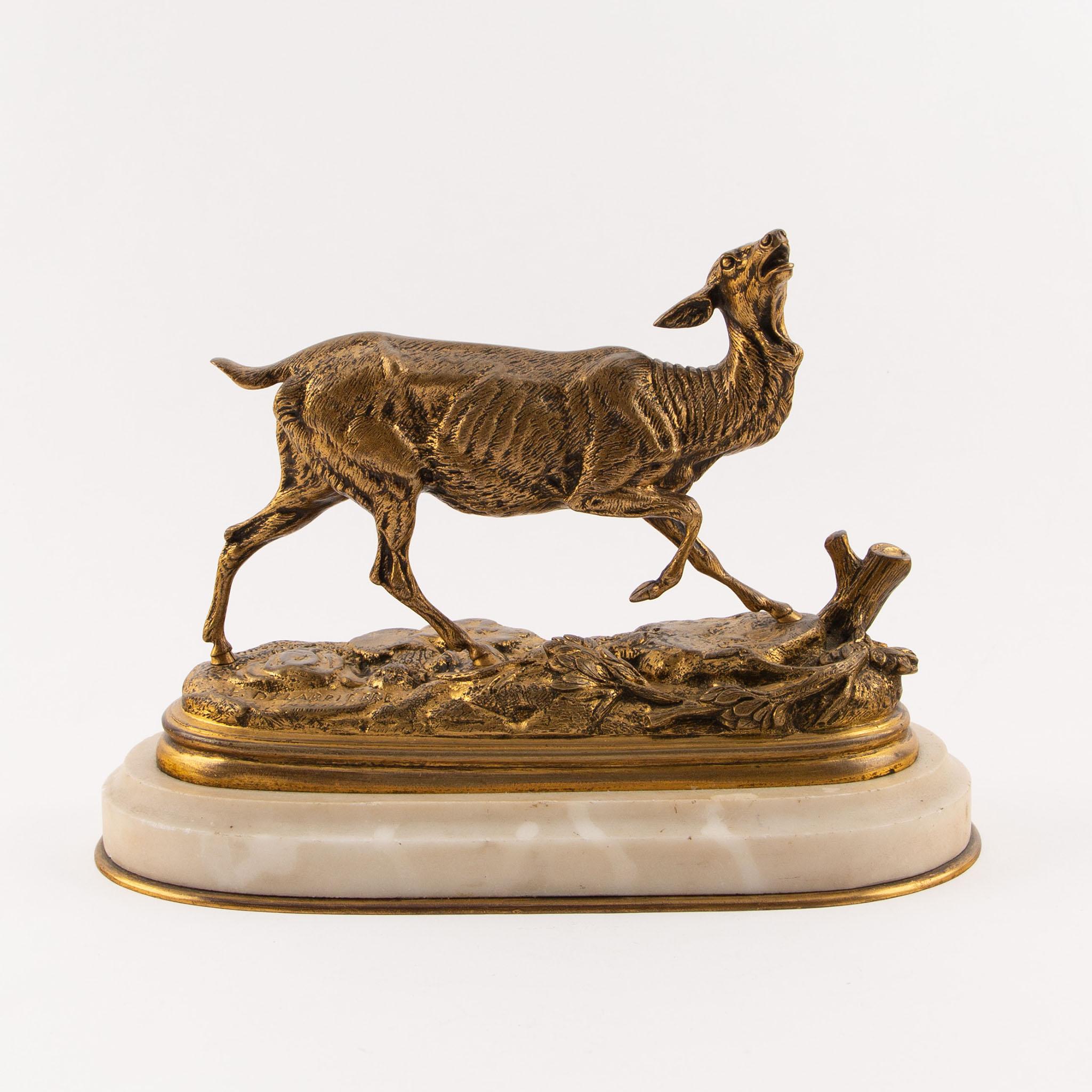 Vergoldete Anmut - Französische Hind (Hirsch) Skulptur aus dem späten 19. im Angebot 1