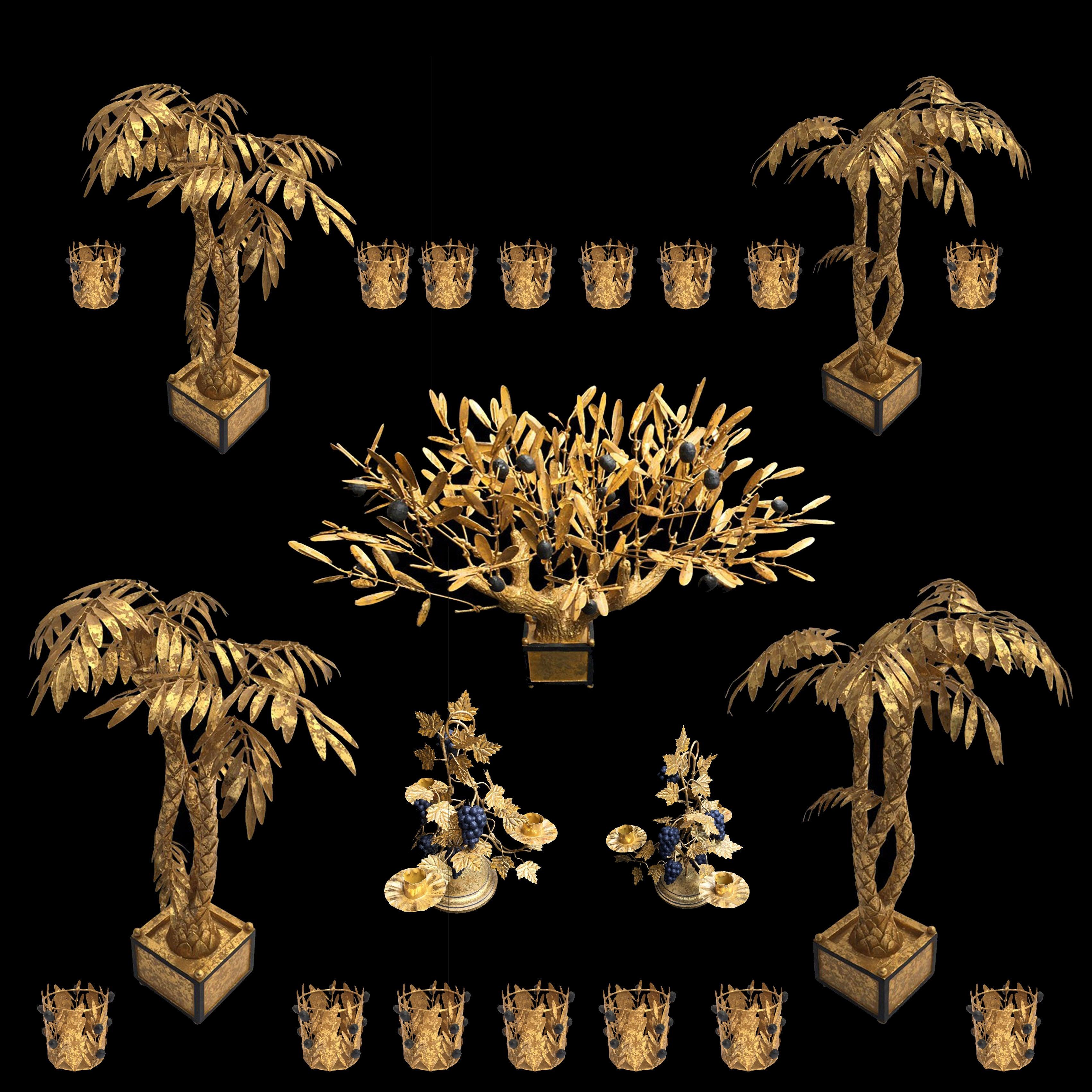 Candelabro Uvas Doradas 3 luces, dorado artesanal en Nuevo estado para la venta en Paris, FR