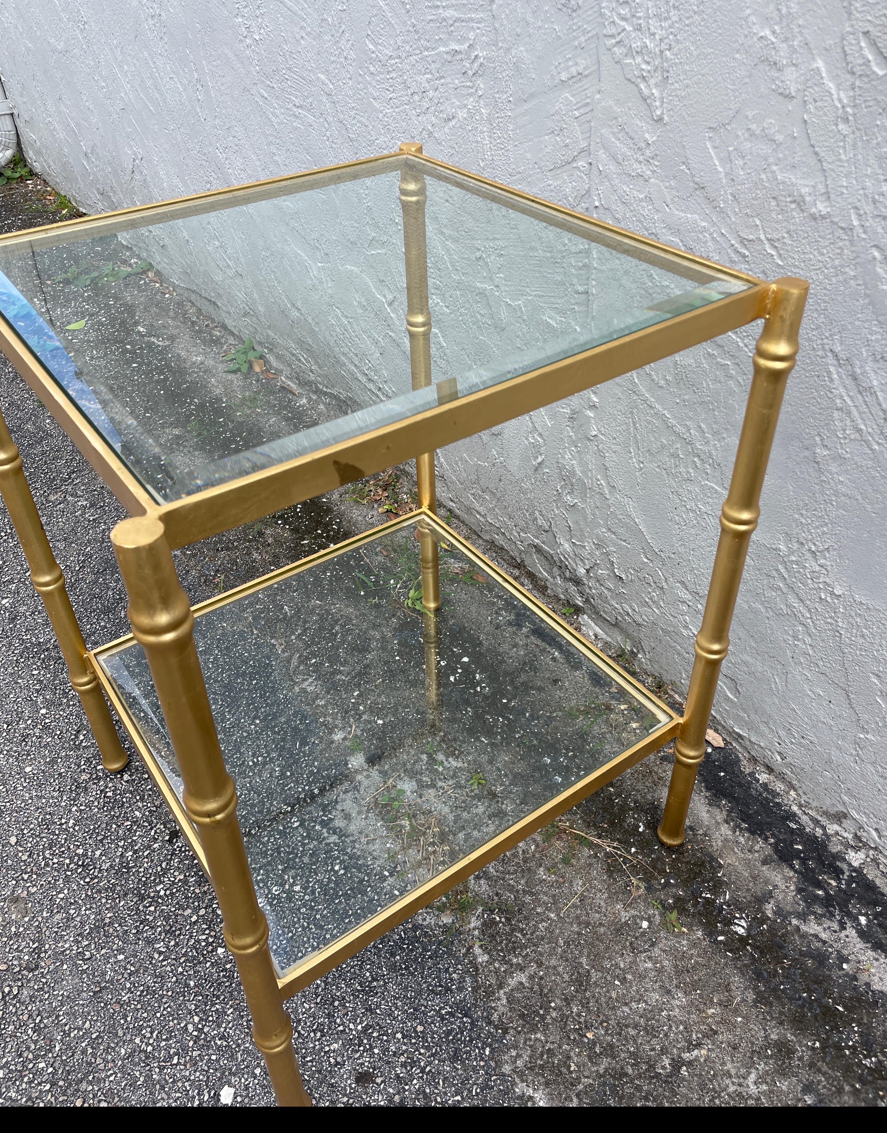 Table dorée de style Hollywood Regency en fer de faux bambou Bon état - En vente à West Palm Beach, FL