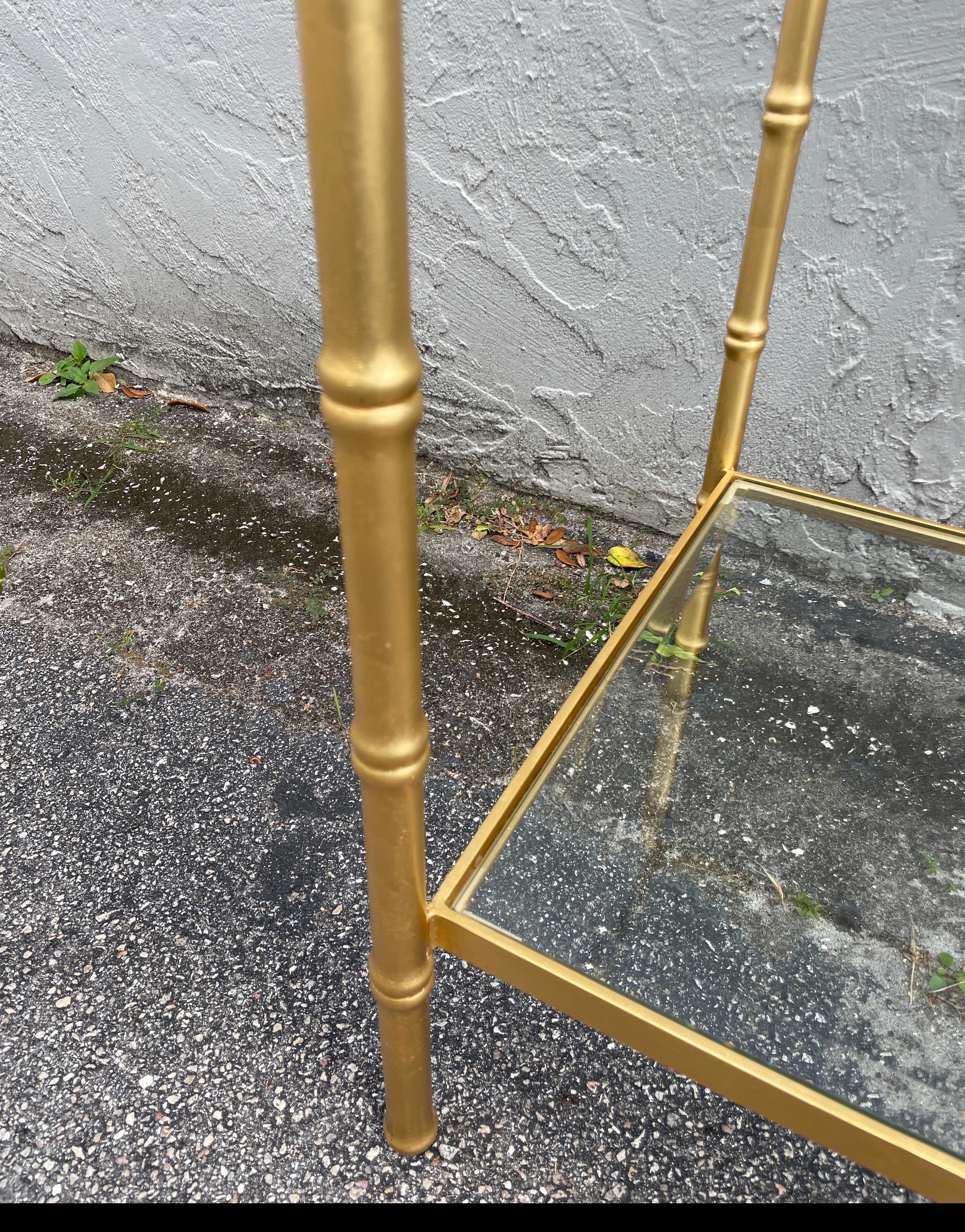 20ième siècle Table dorée de style Hollywood Regency en fer de faux bambou en vente