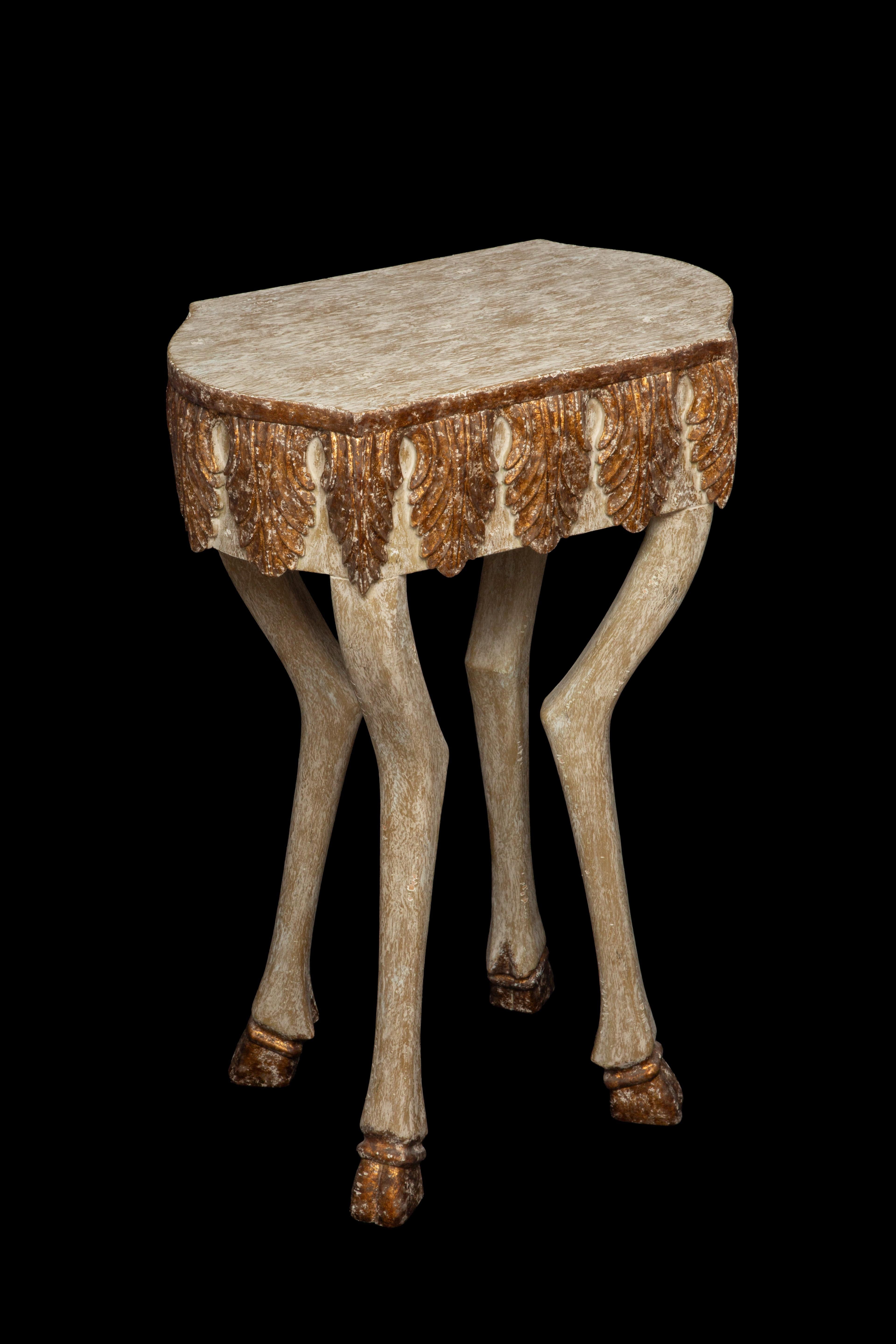 XXI secolo e contemporaneo Tavolino con gambe dorate 