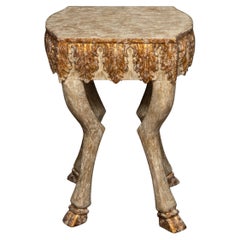 Tavolino con gamba dorata "Hoofy" di Creel and Gow 21,5 "H.