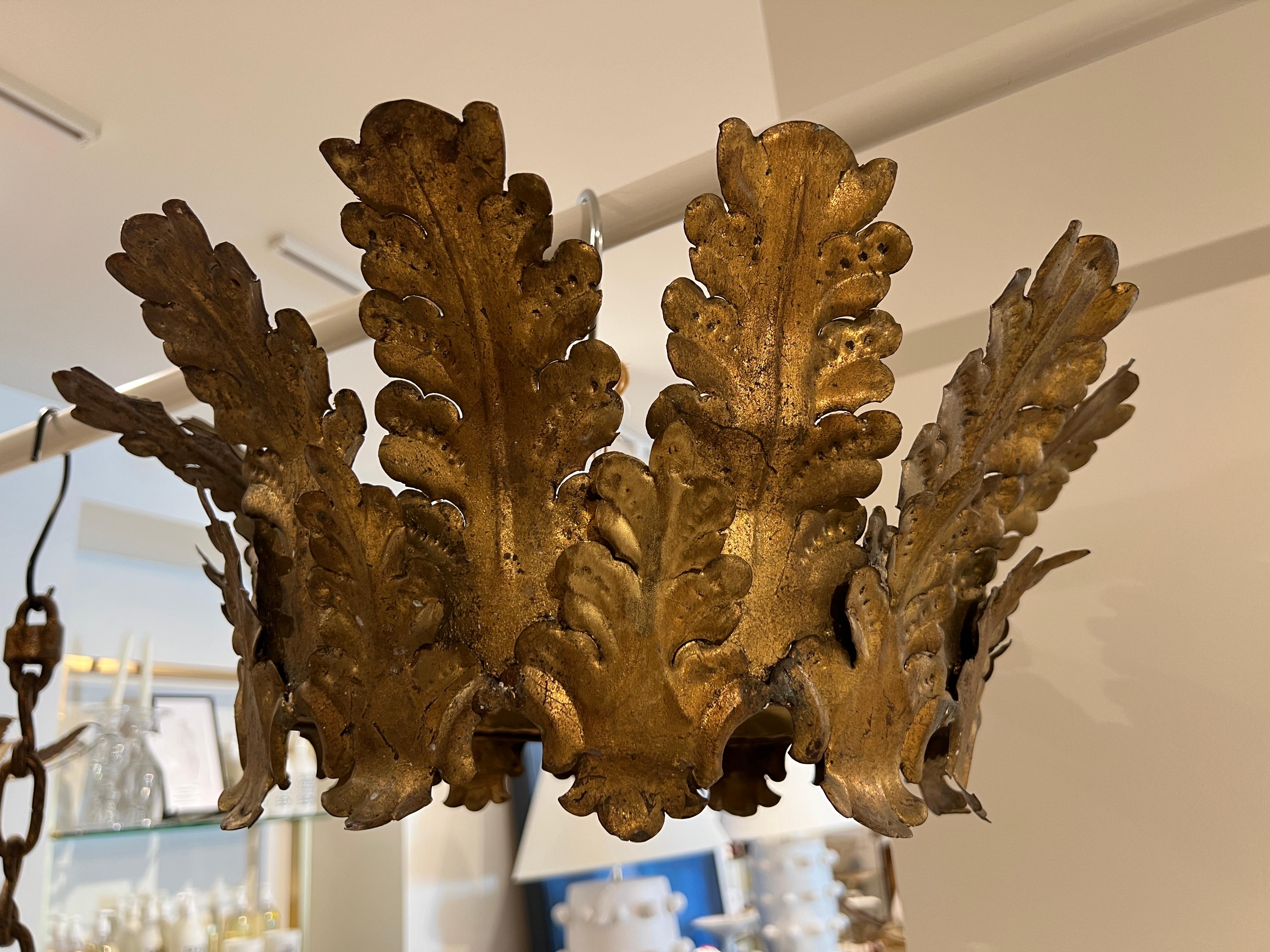 Feather-like plumes in gilded iron create a 